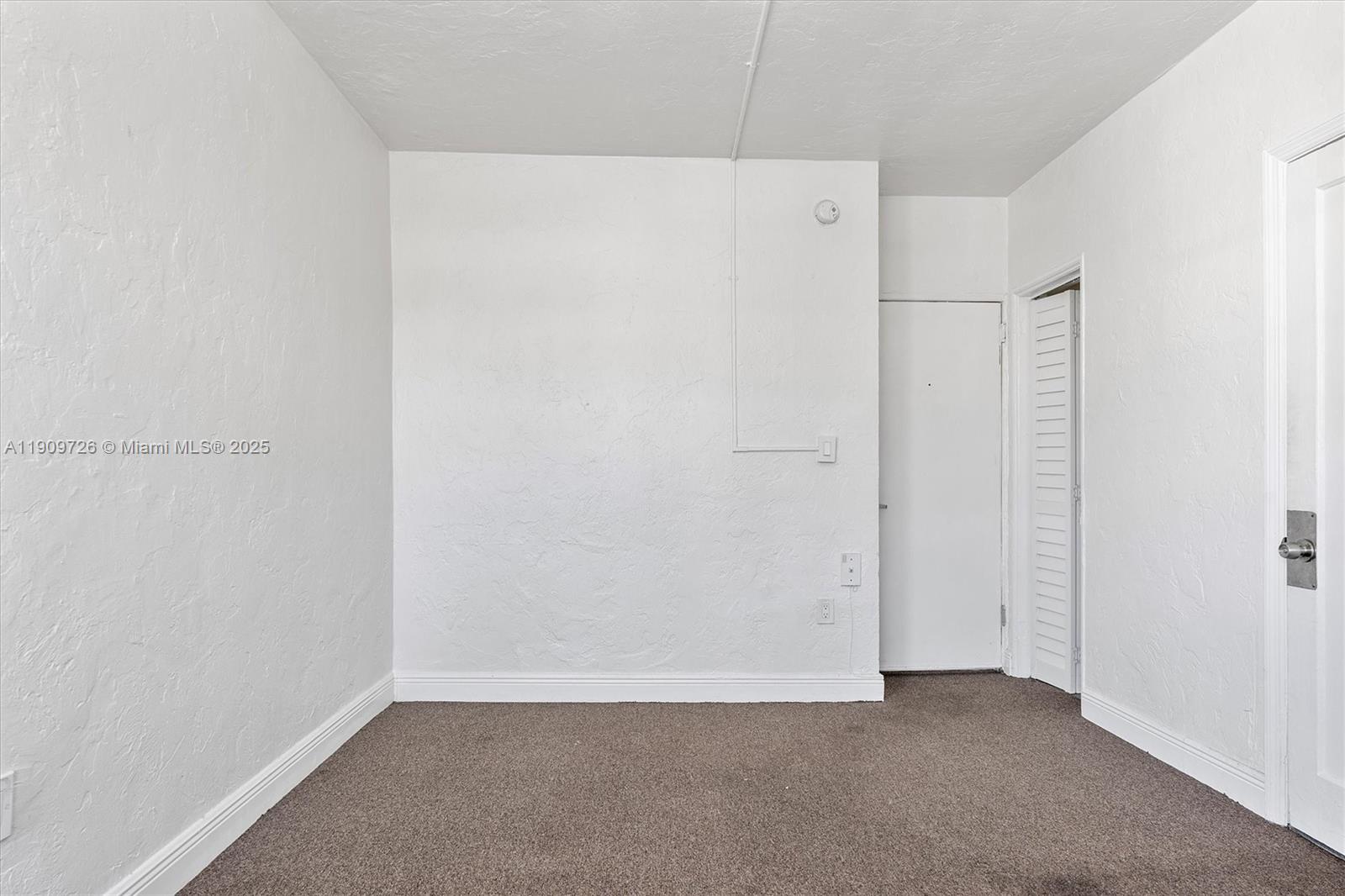 See details / sq. ft. $ 2025-11-06 0 Photo