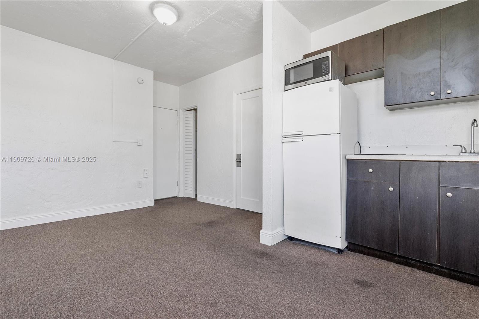 See details / sq. ft. $ 2025-11-06 0 Photo