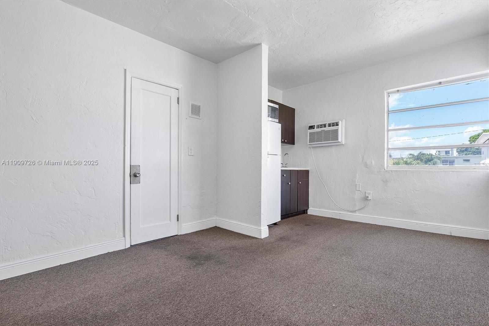 See details / sq. ft. $ 2025-11-06 0 Photo