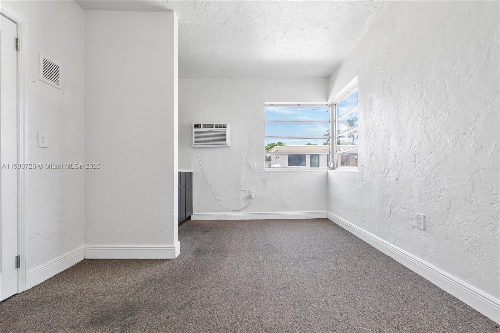 See details / sq. ft. $ 2025-11-06 0 Photo