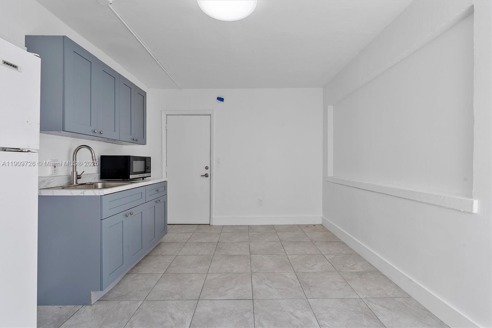 See details / sq. ft. $ 2025-11-06 0 Photo