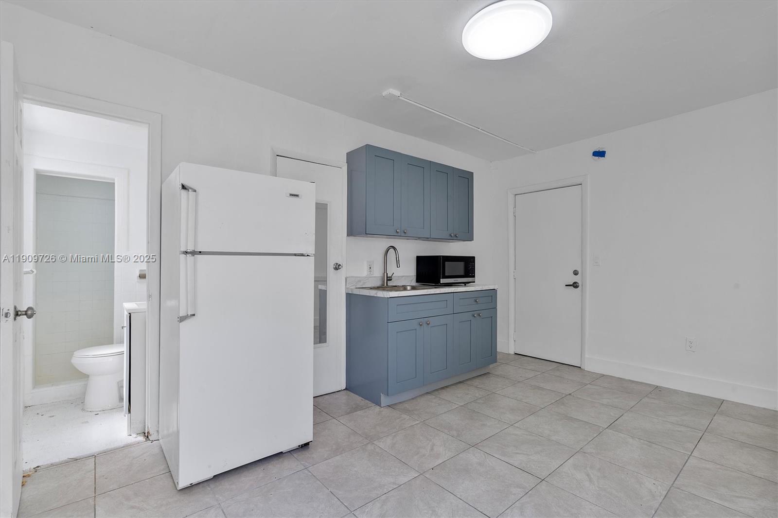 See details / sq. ft. $ 2025-11-06 0 Photo