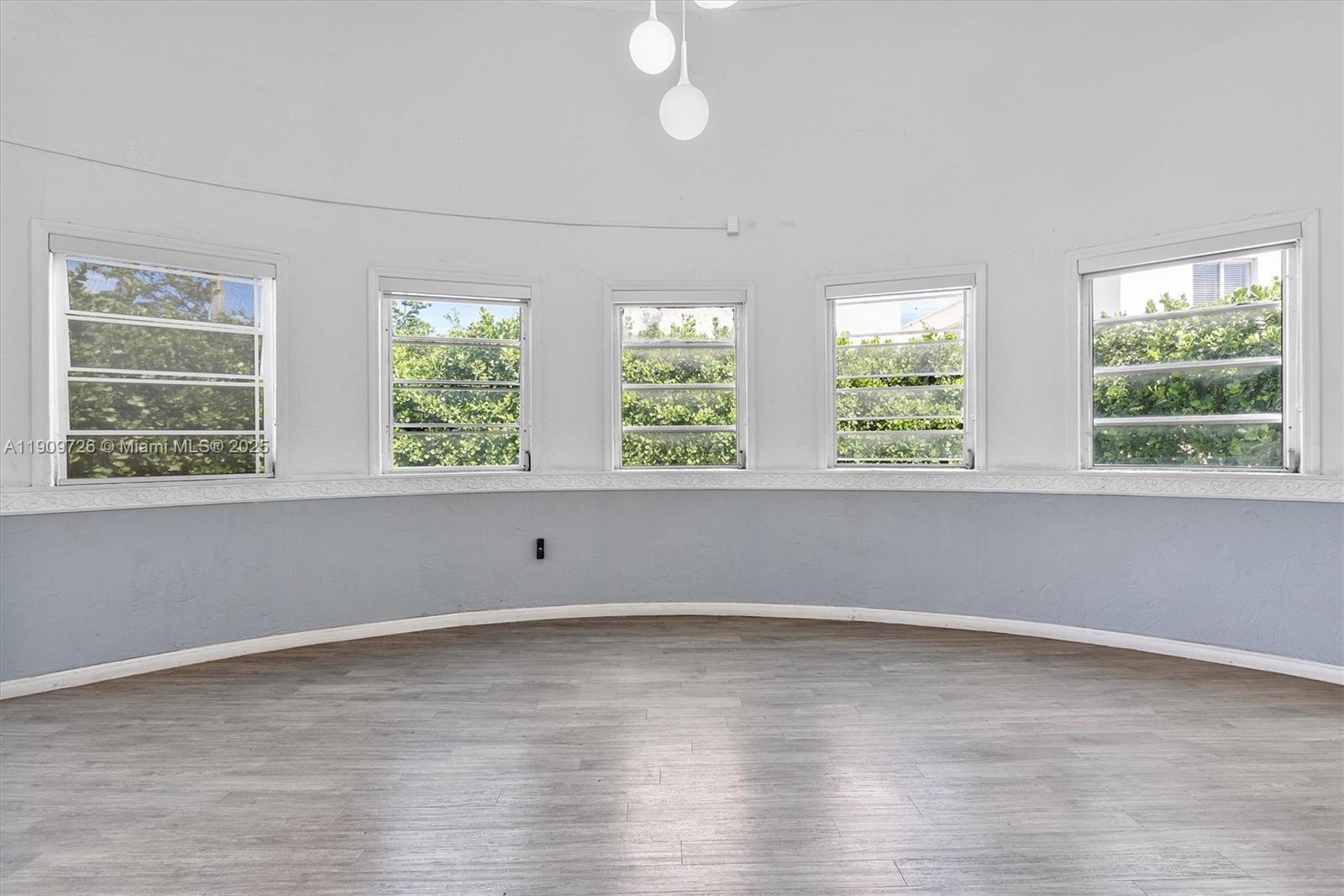 See details / sq. ft. $ 2025-11-06 0 Photo