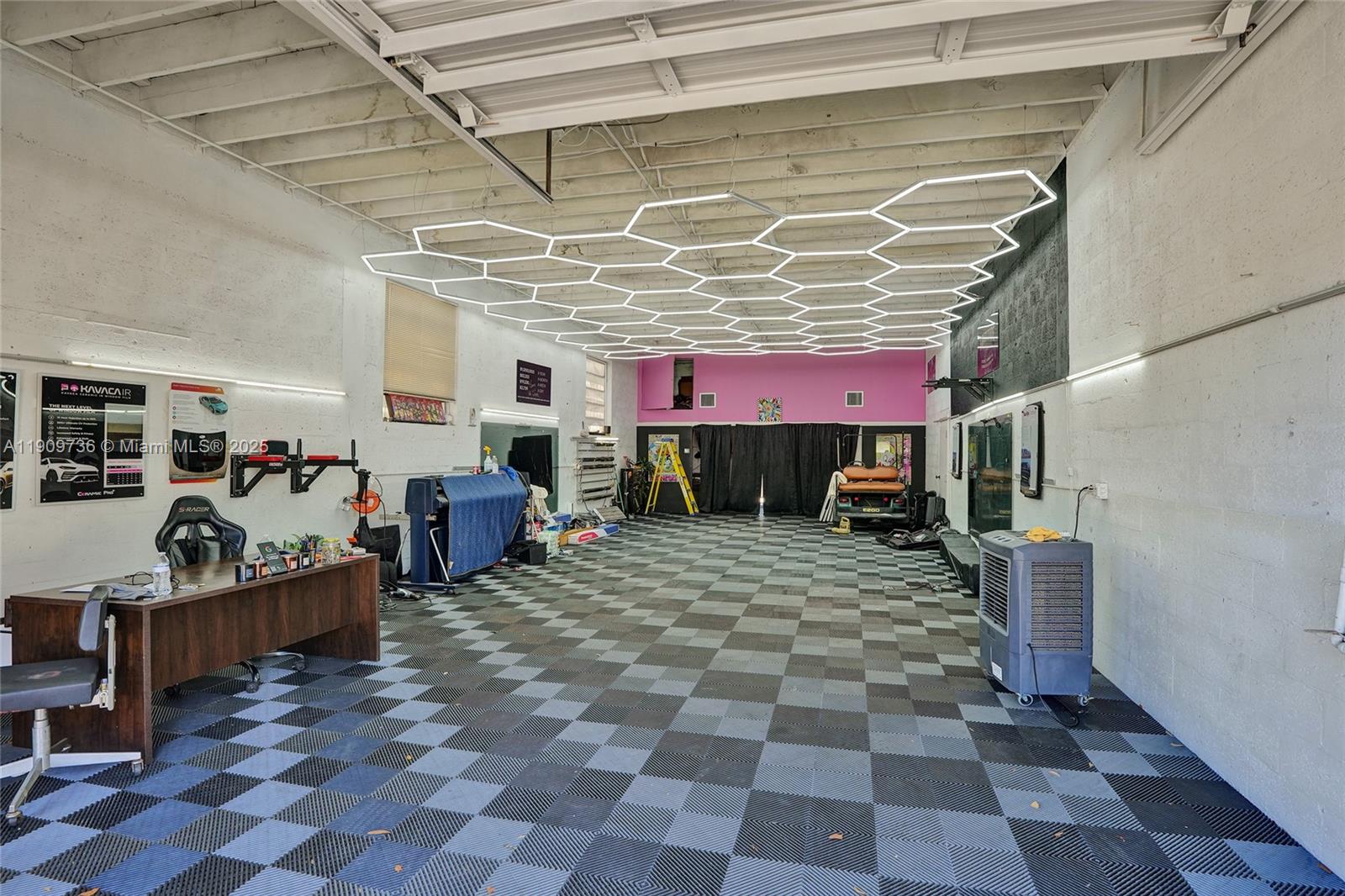 See details / sq. ft. $ 2025-11-06 0 Photo