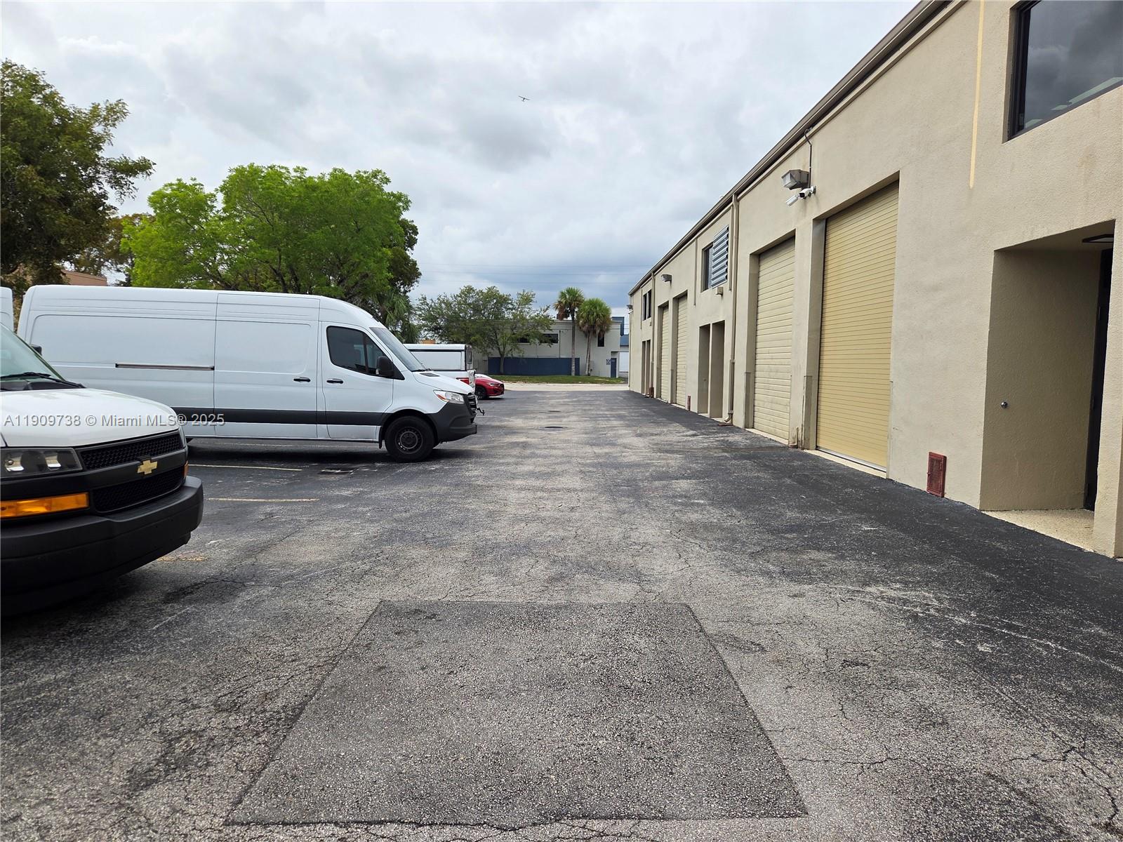 See details / sq. ft. $ 2025-11-06 0 Photo