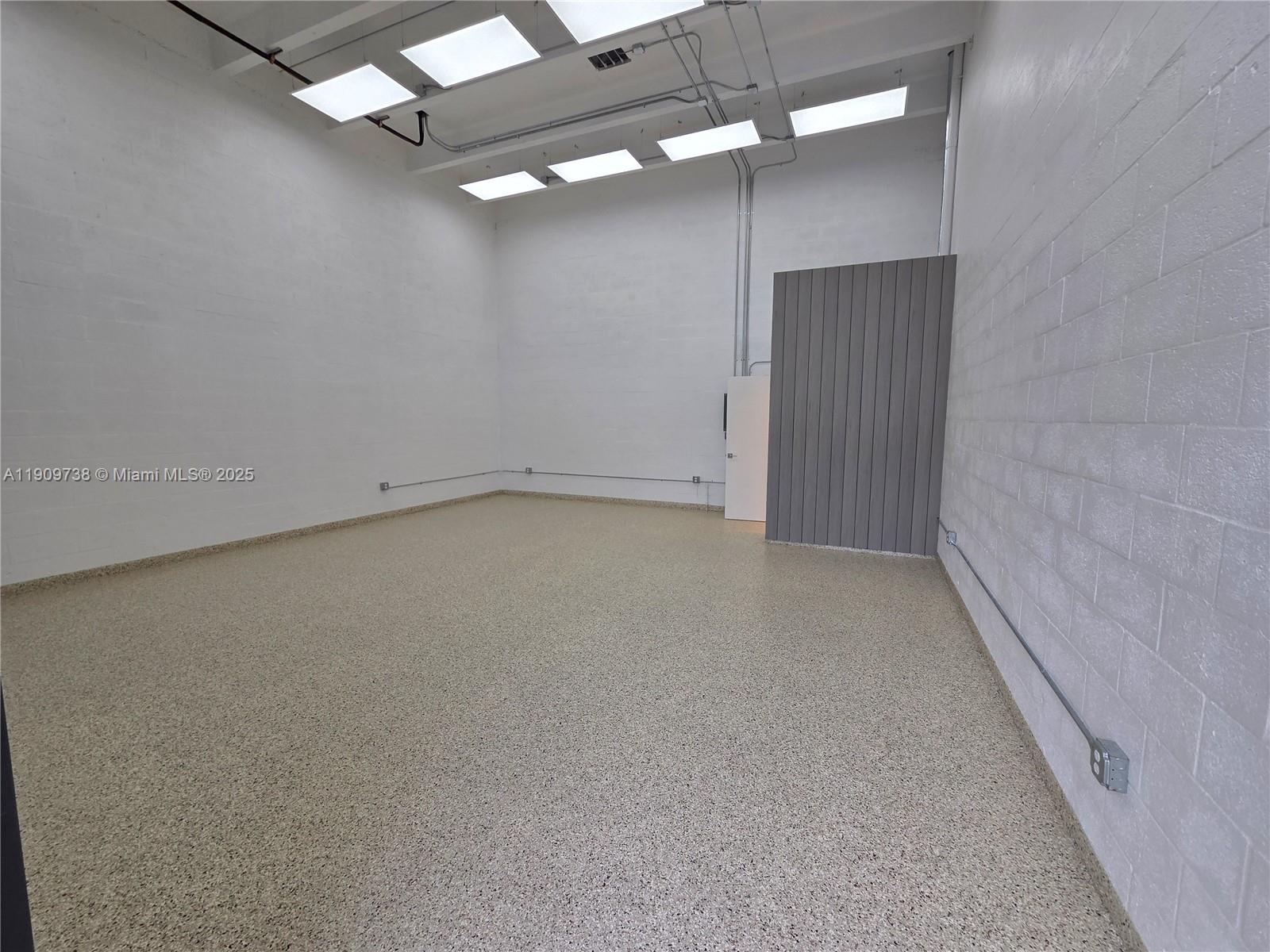 See details / sq. ft. $ 2025-11-06 0 Photo