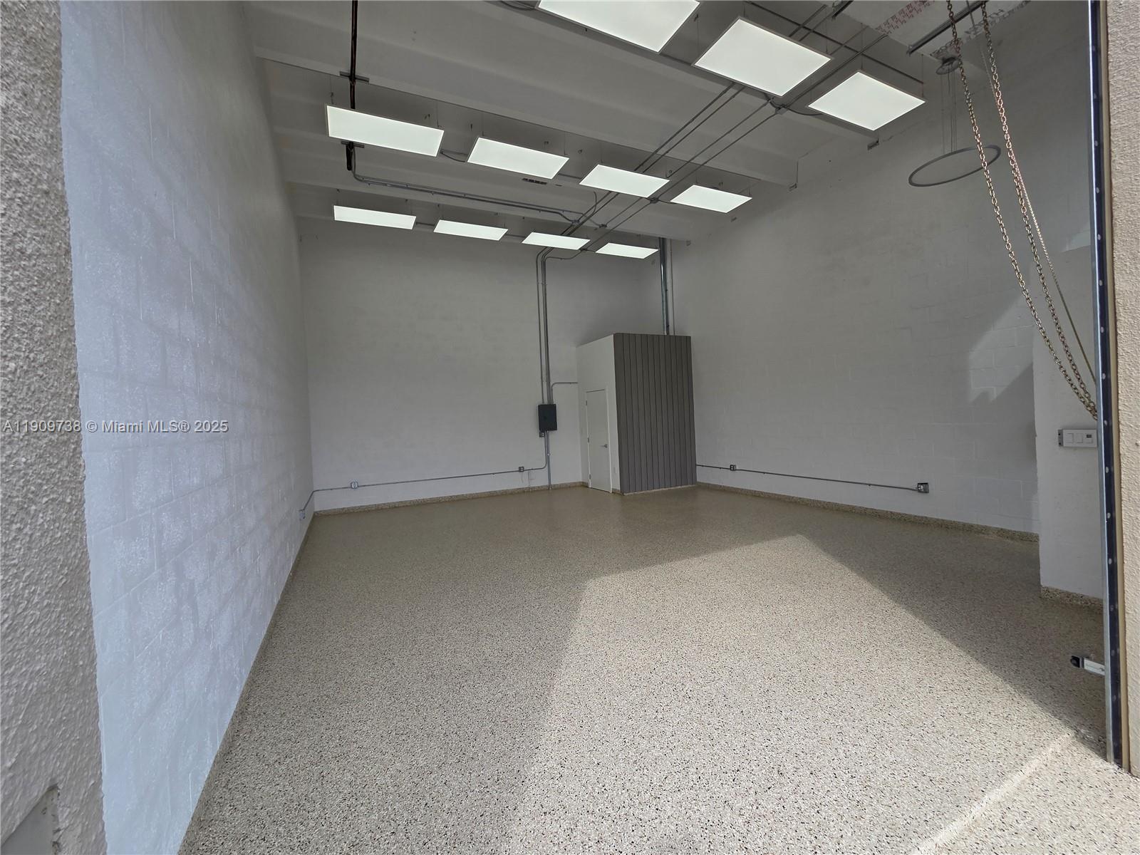 See details / sq. ft. $ 2025-11-06 0 Photo