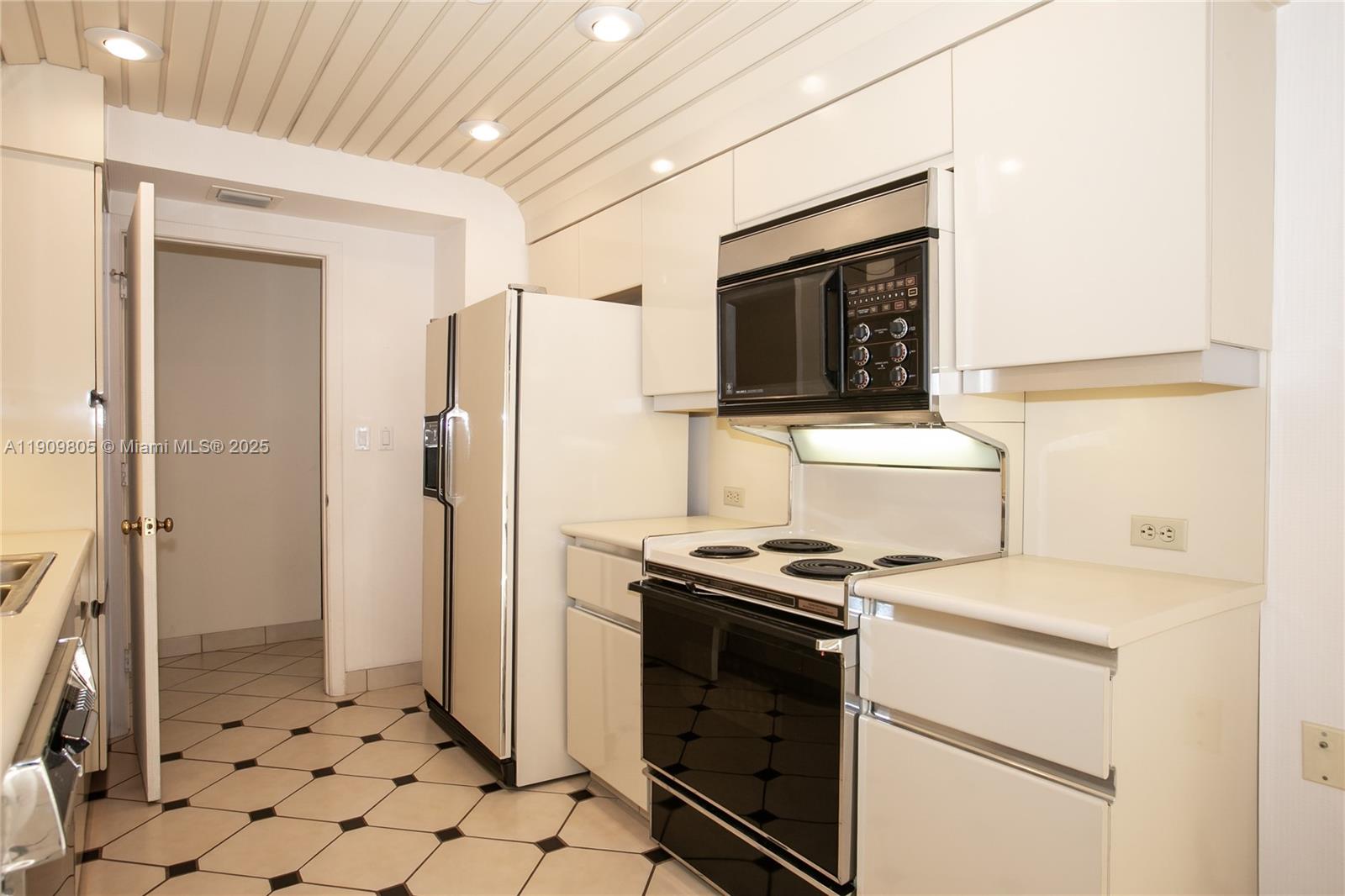 See details WSTE1 2 / 2 1520 sq. ft. $ 2025-11-06 0 Photo