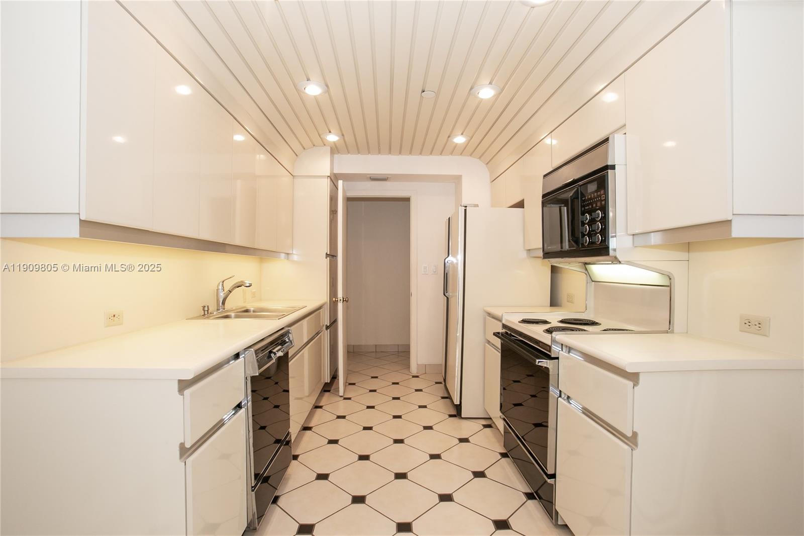 See details WSTE1 2 / 2 1520 sq. ft. $ 2025-11-06 0 Photo