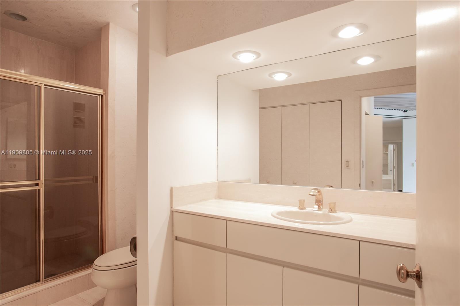 See details WSTE1 2 / 2 1520 sq. ft. $ 2025-11-06 0 Photo