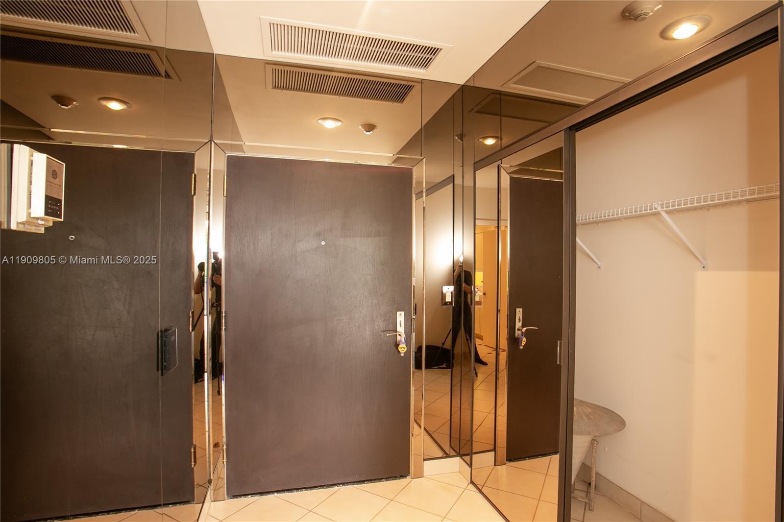 See details WSTE1 2 / 2 1520 sq. ft. $ 2025-11-06 0 Photo