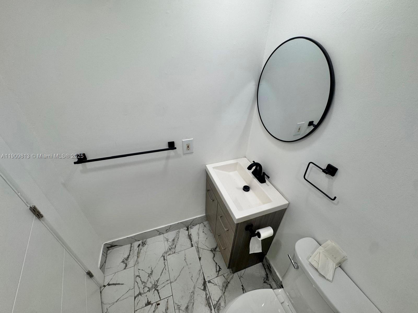 See details / 1976 sq. ft. $ 2025-11-06 0 Photo