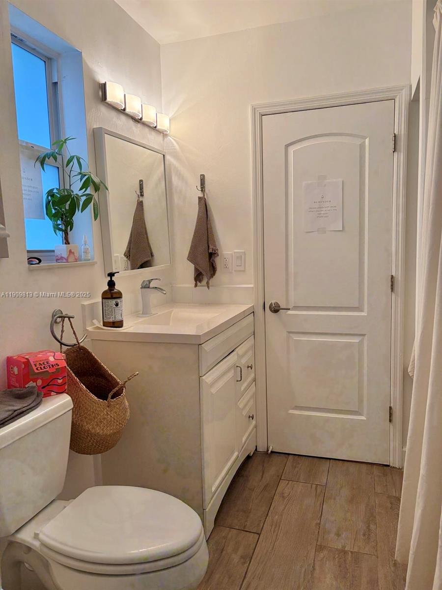 See details / 1976 sq. ft. $ 2025-11-06 0 Photo