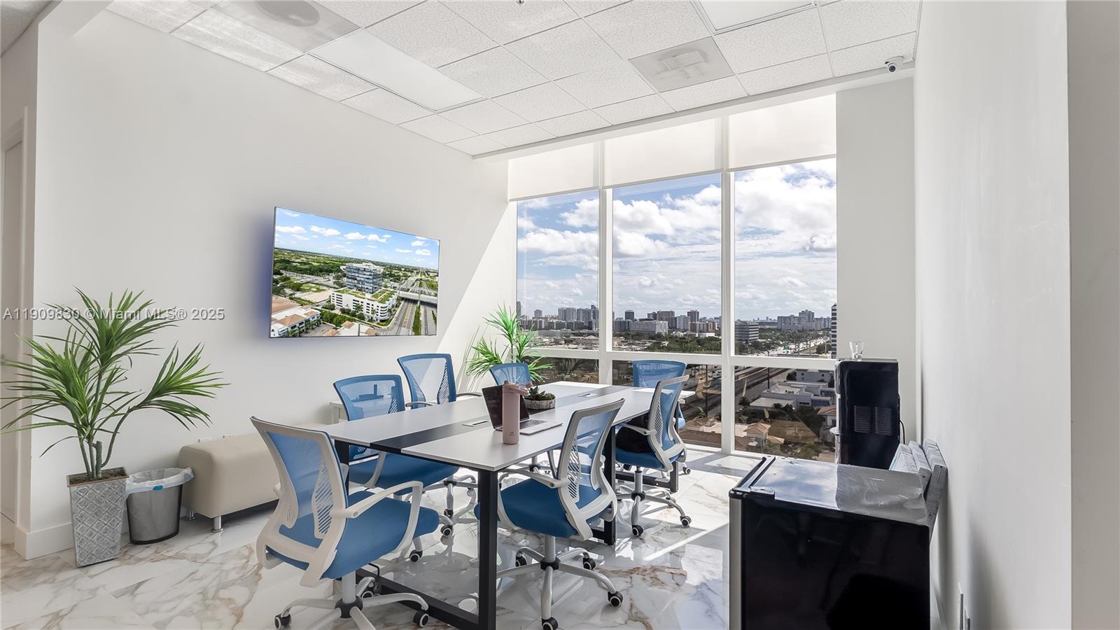 Подробнее / кв.футов $ 2025-11-06 0 Фото