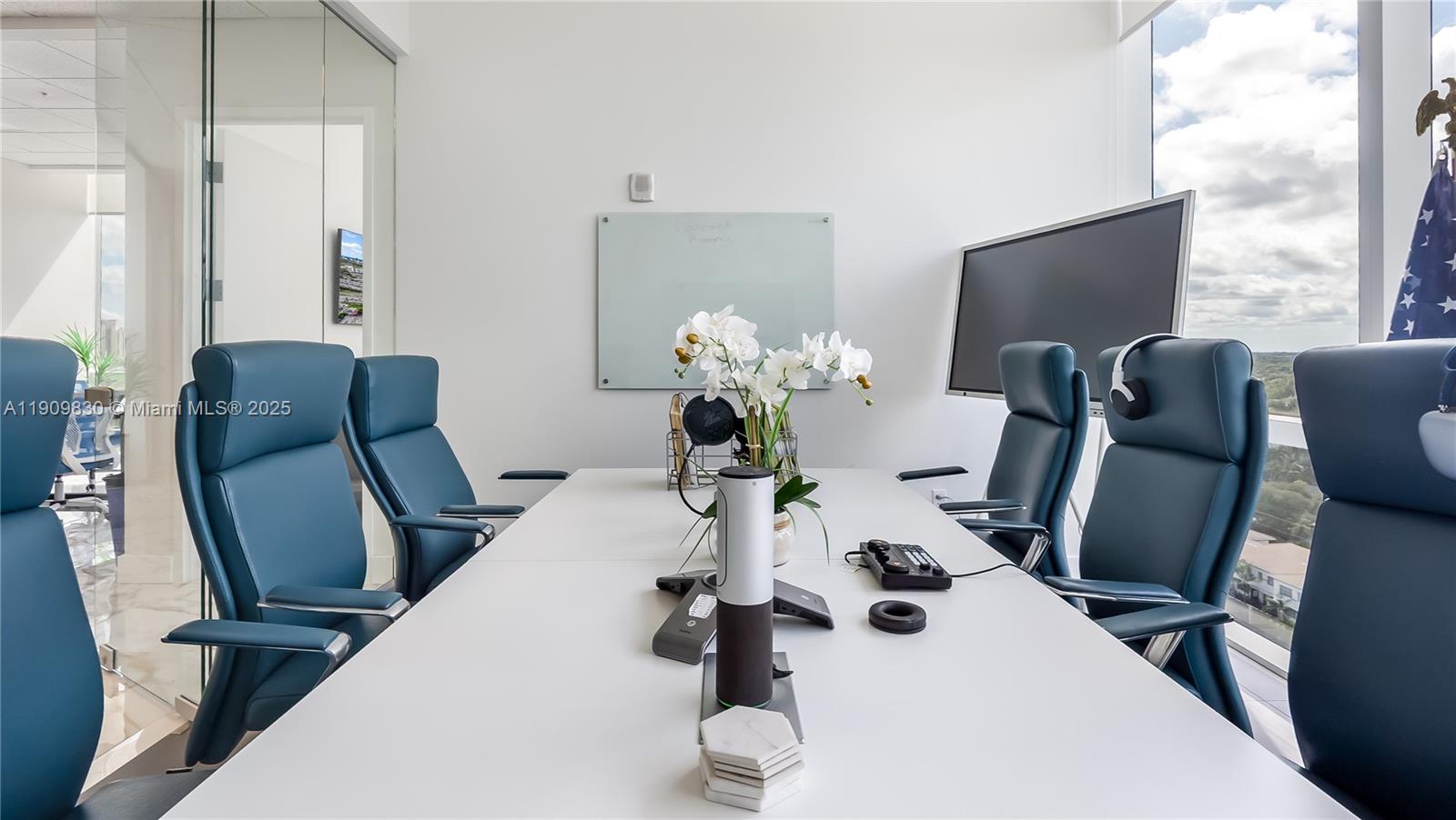 Подробнее / кв.футов $ 2025-11-06 0 Фото