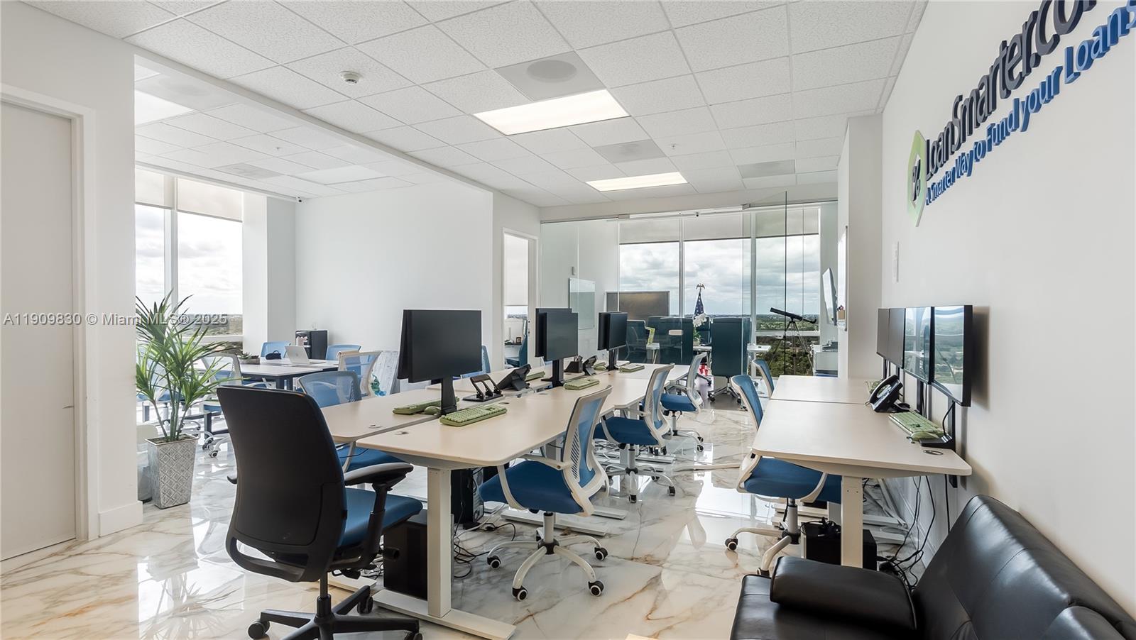 Подробнее / кв.футов $ 2025-11-06 0 Фото