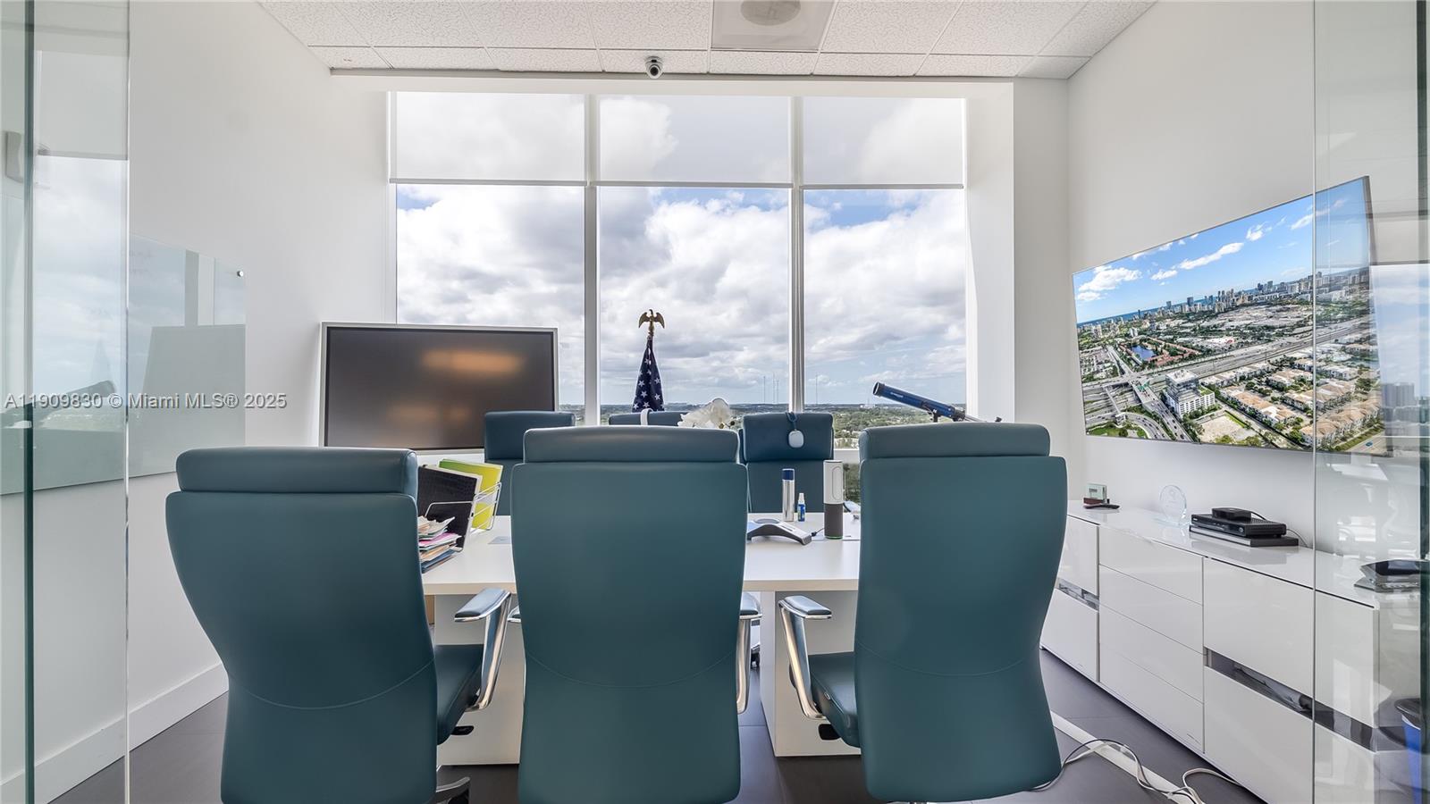 Подробнее / кв.футов $ 2025-11-06 0 Фото