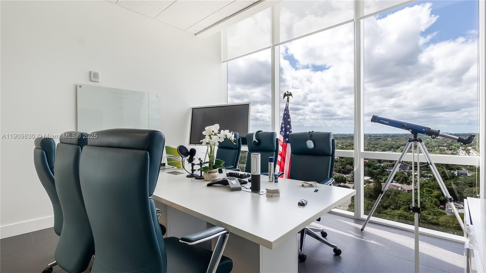 Подробнее / кв.футов $ 2025-11-06 0 Фото