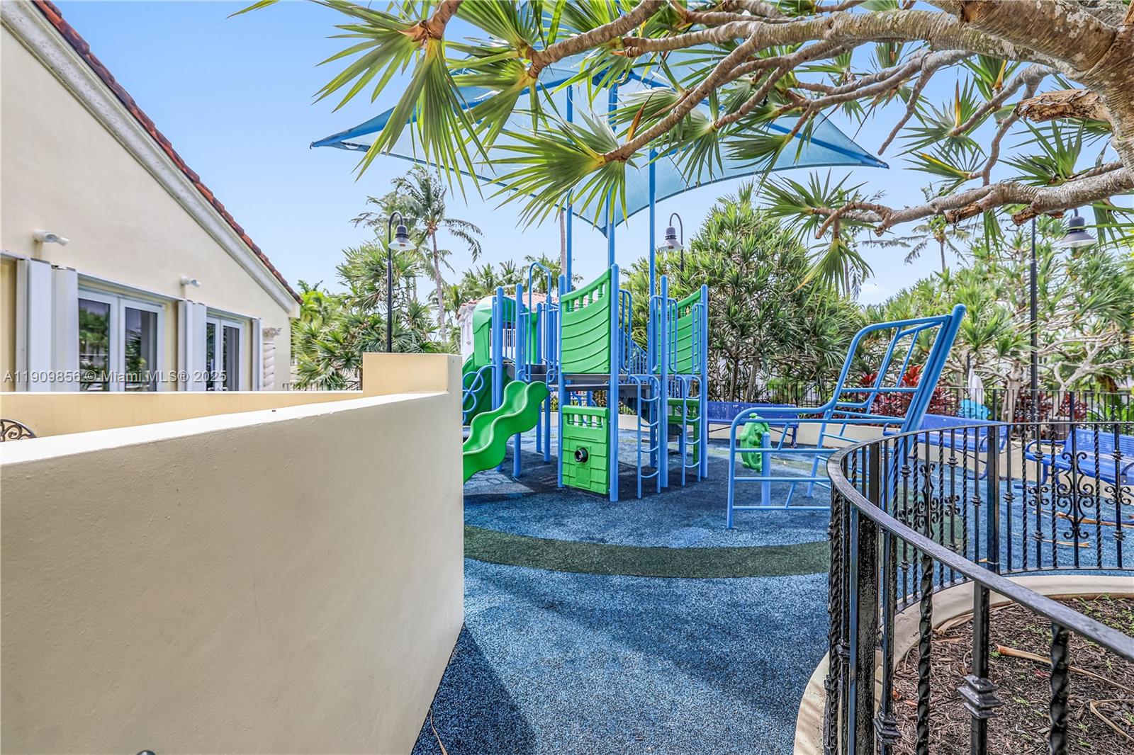 Photo of 3015 208th St  (3015), Aventura, Florida, 33180 - 