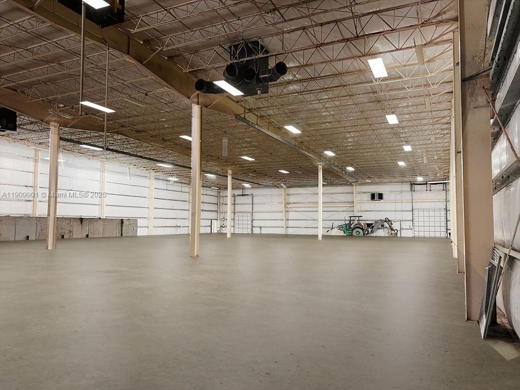 See details / sq. ft. $ 2025-11-06 0 Photo