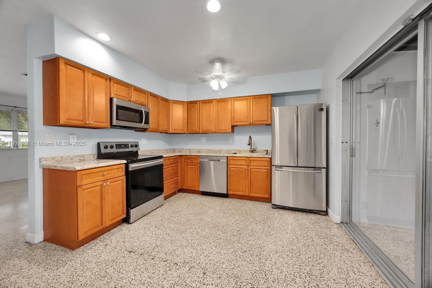   /  2395 sq. ft. $ 2025-11-06 0 Photo