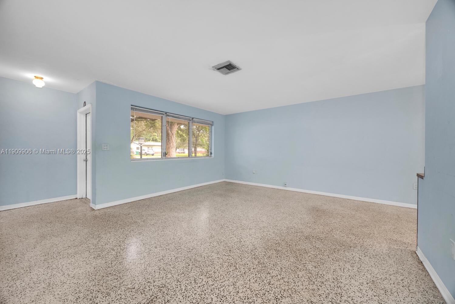   /  2395 sq. ft. $ 2025-11-06 0 Photo