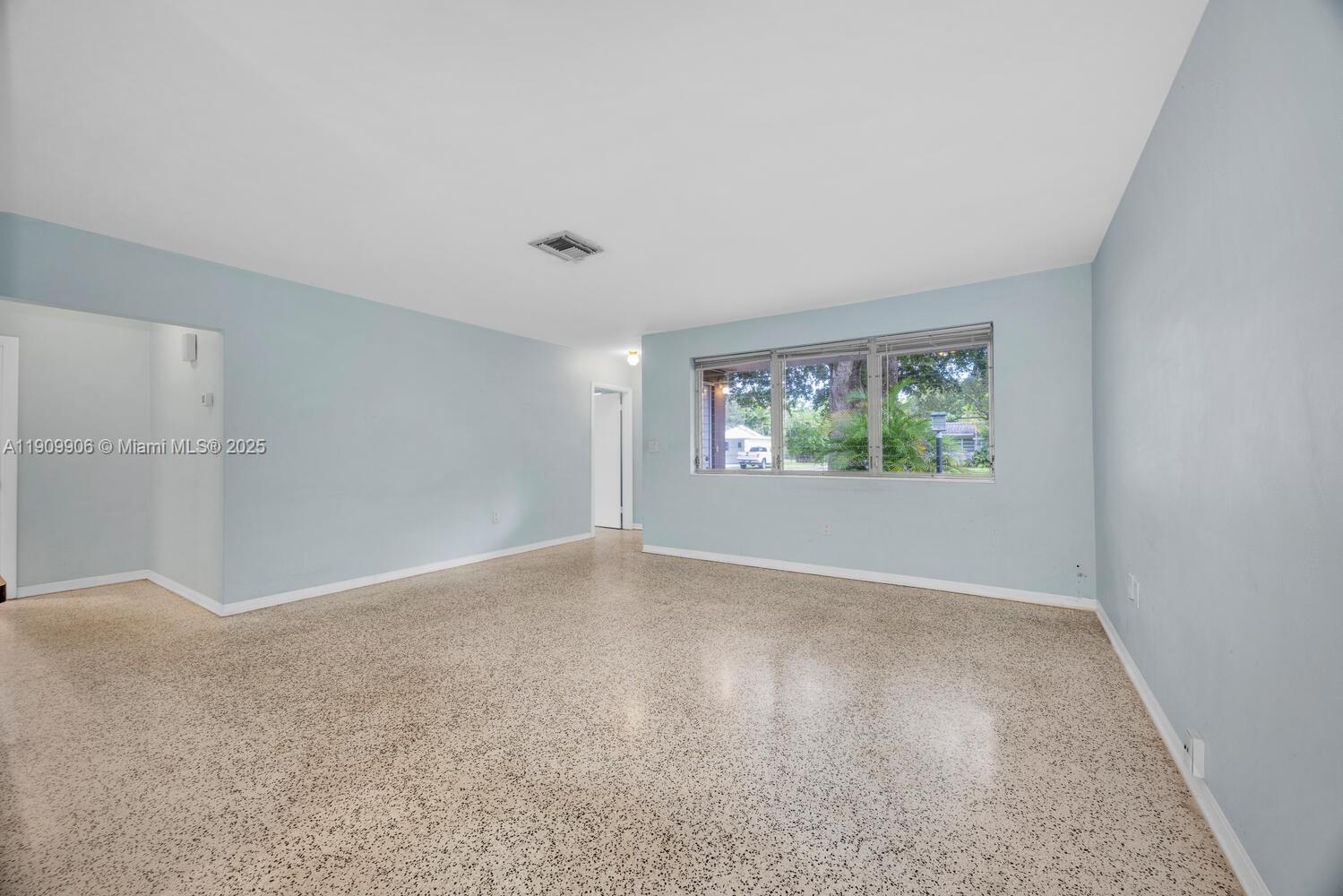   /  2395 sq. ft. $ 2025-11-06 0 Photo