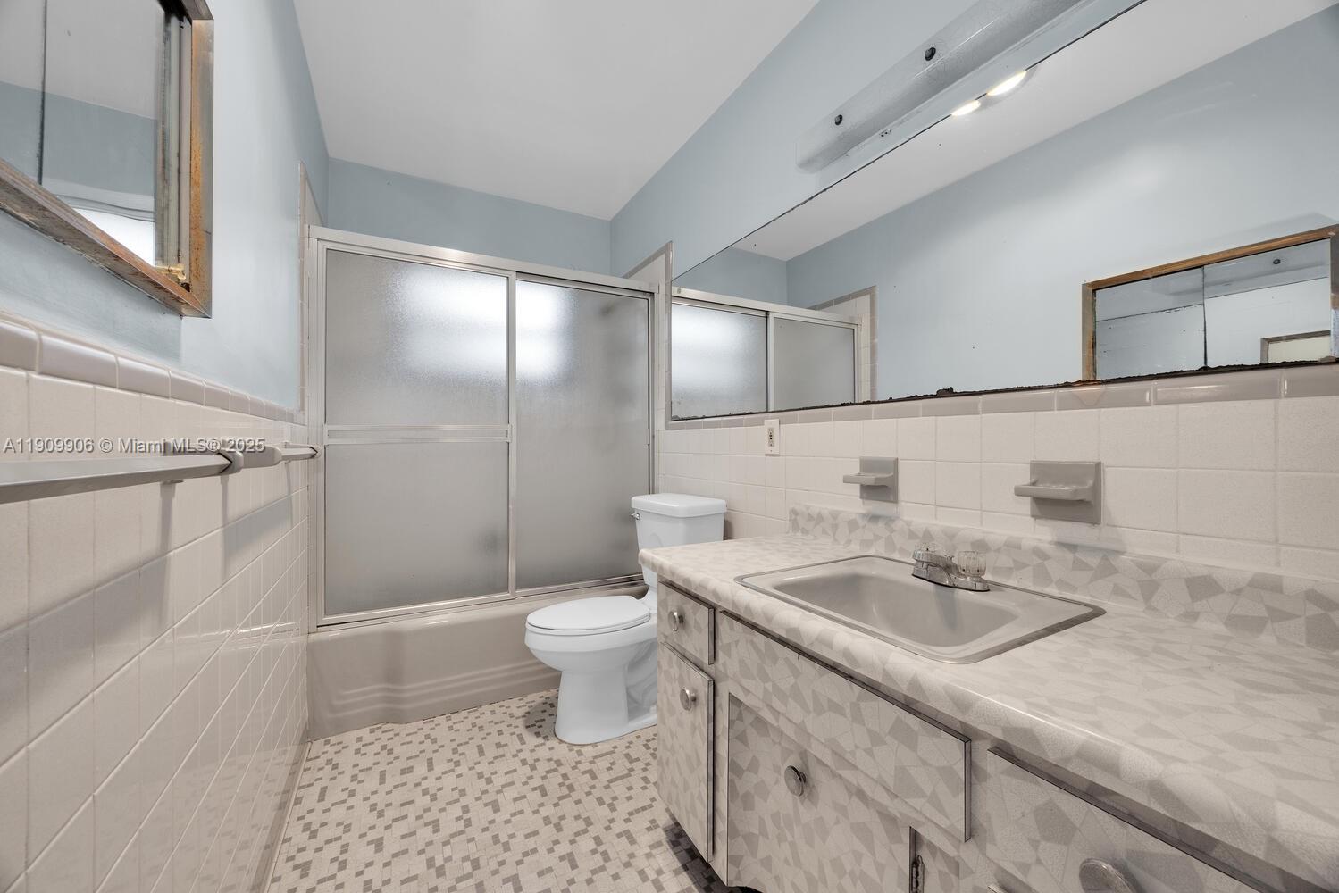   /  2395 sq. ft. $ 2025-11-06 0 Photo