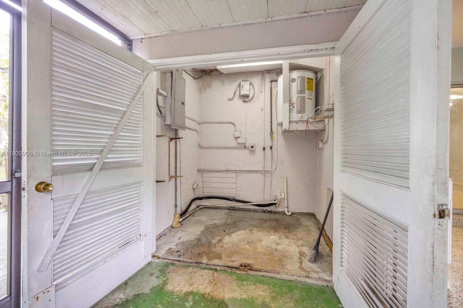   /  2395 sq. ft. $ 2025-11-06 0 Photo