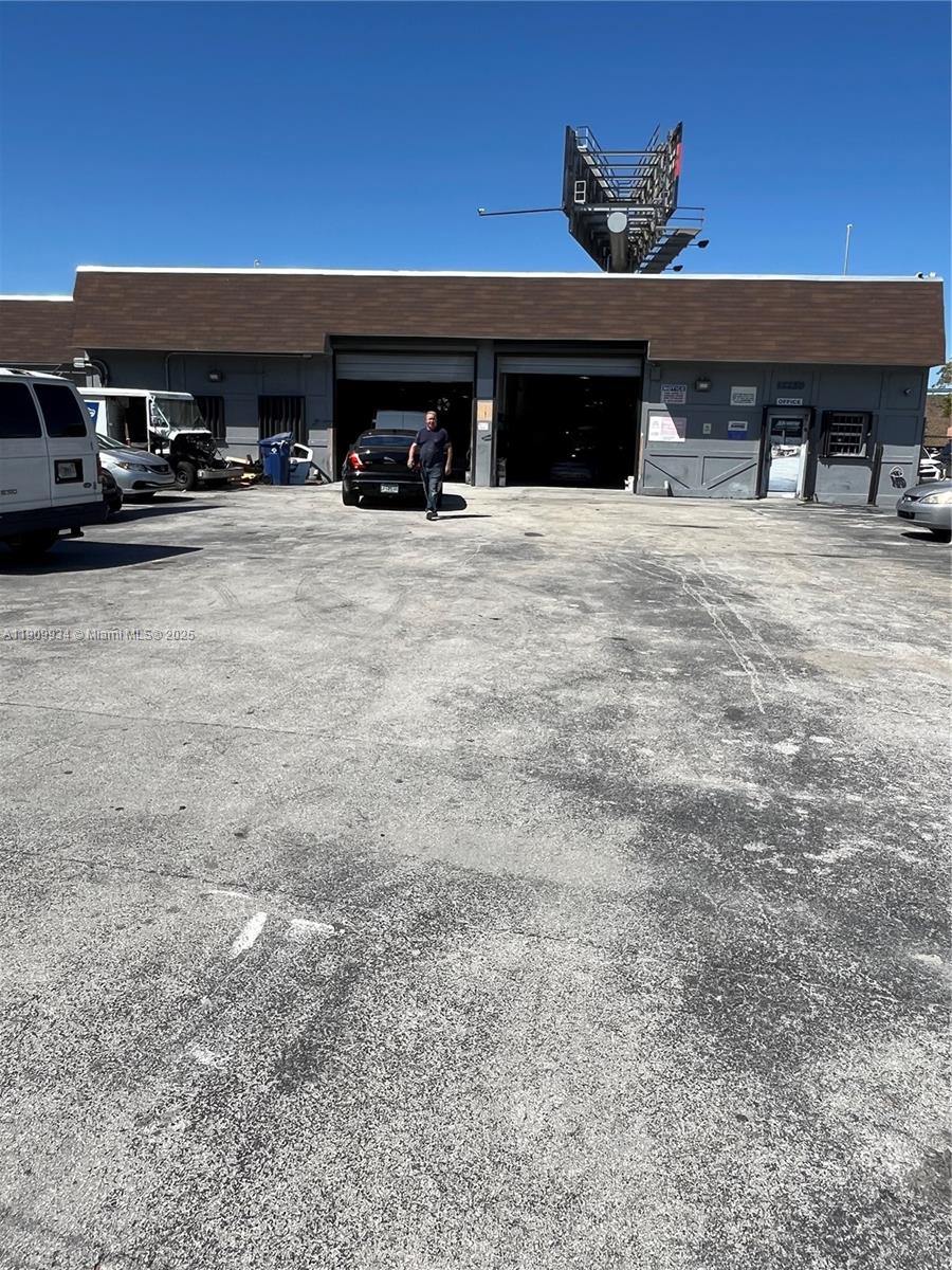 See details / sq. ft. $ 2025-11-06 0 Photo