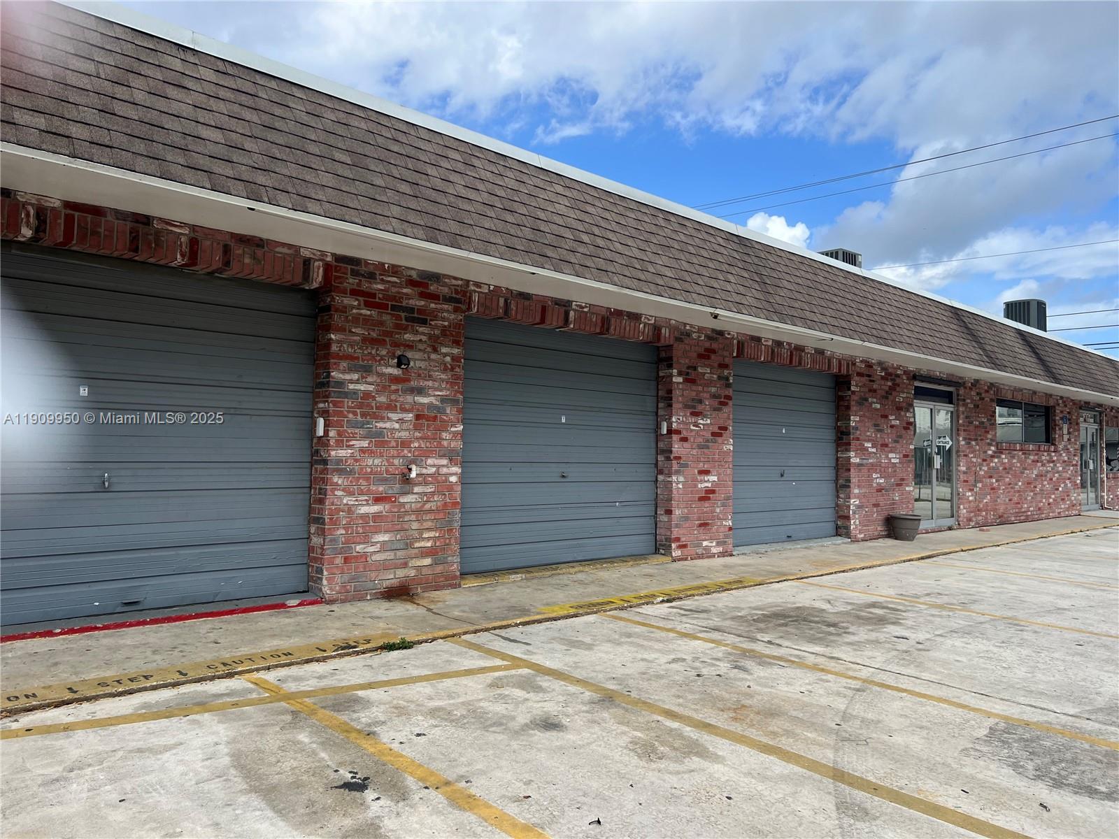 See details / sq. ft. $ 2025-11-06 0 Photo