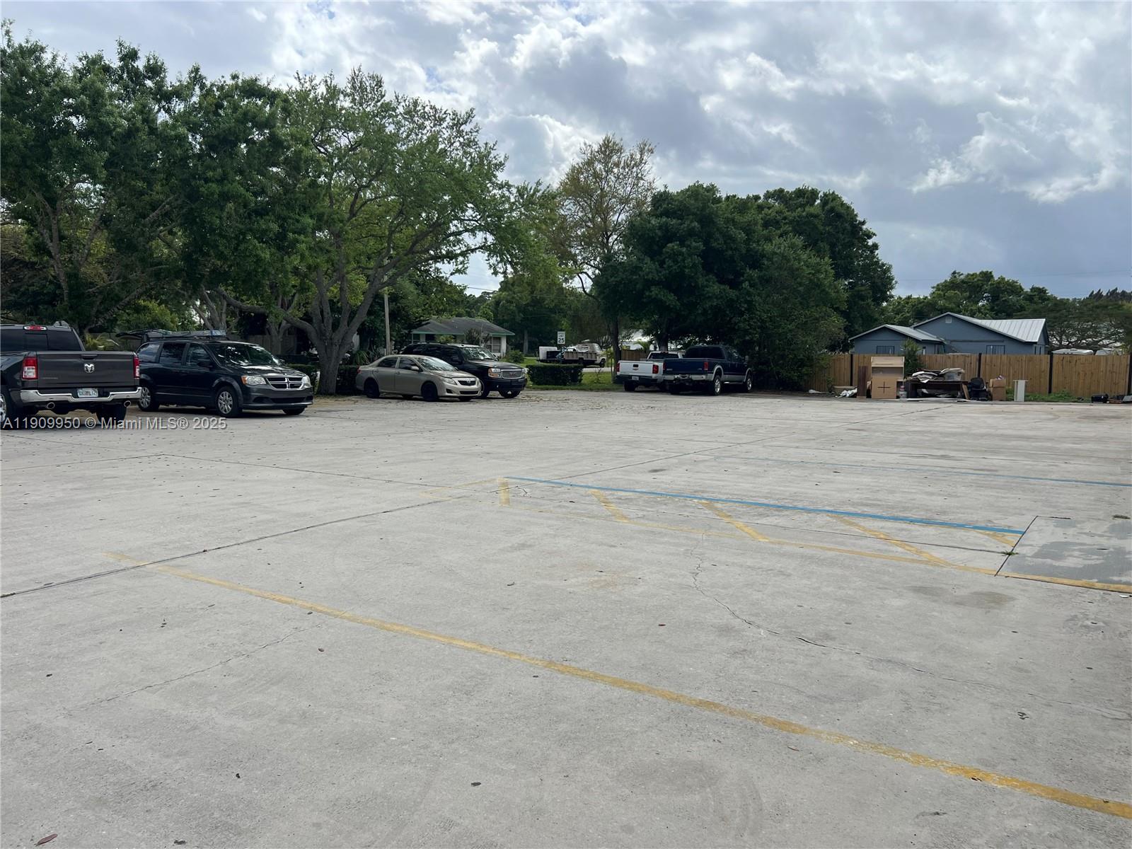 See details / sq. ft. $ 2025-11-06 0 Photo