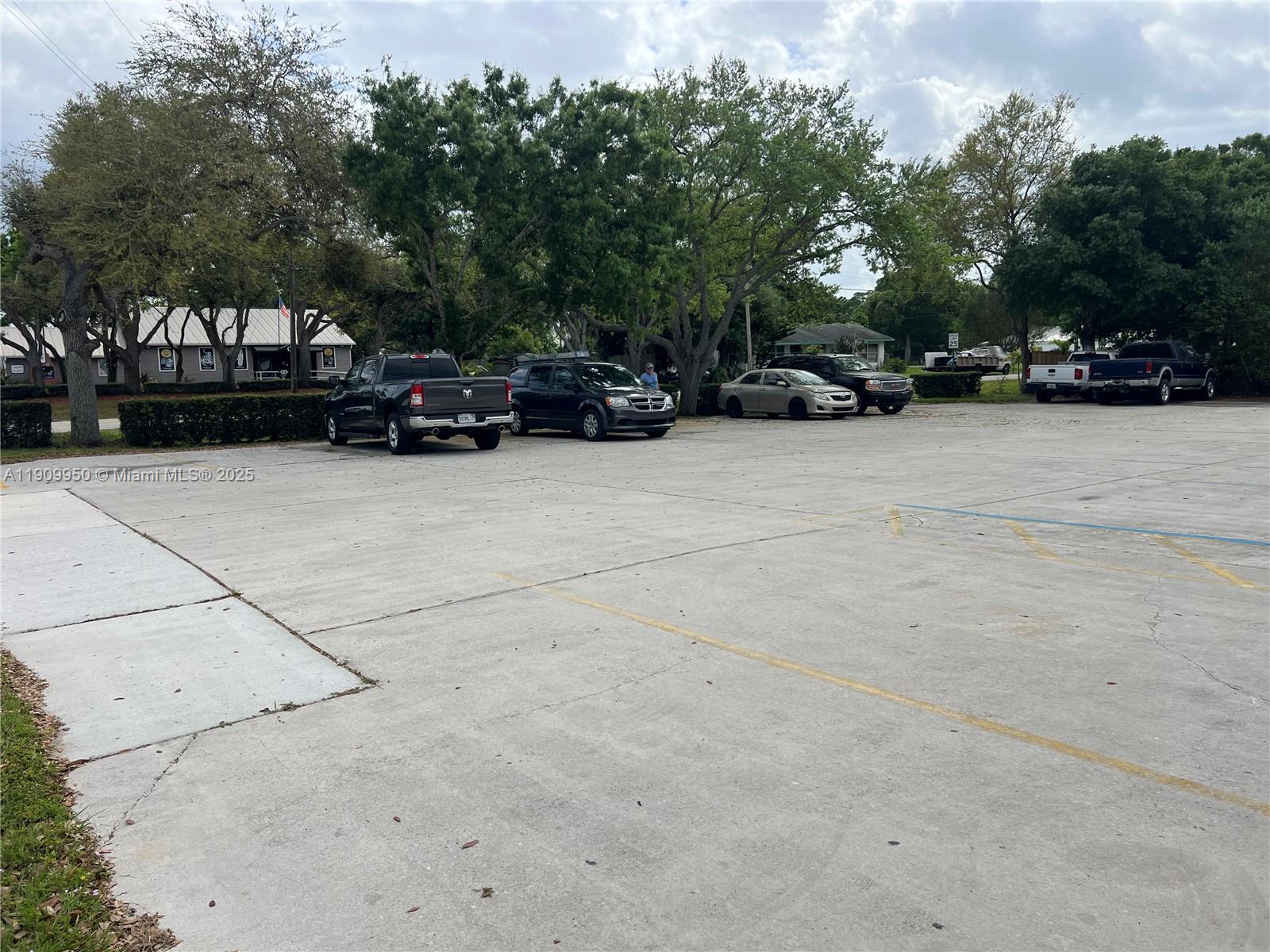 See details / sq. ft. $ 2025-11-06 0 Photo