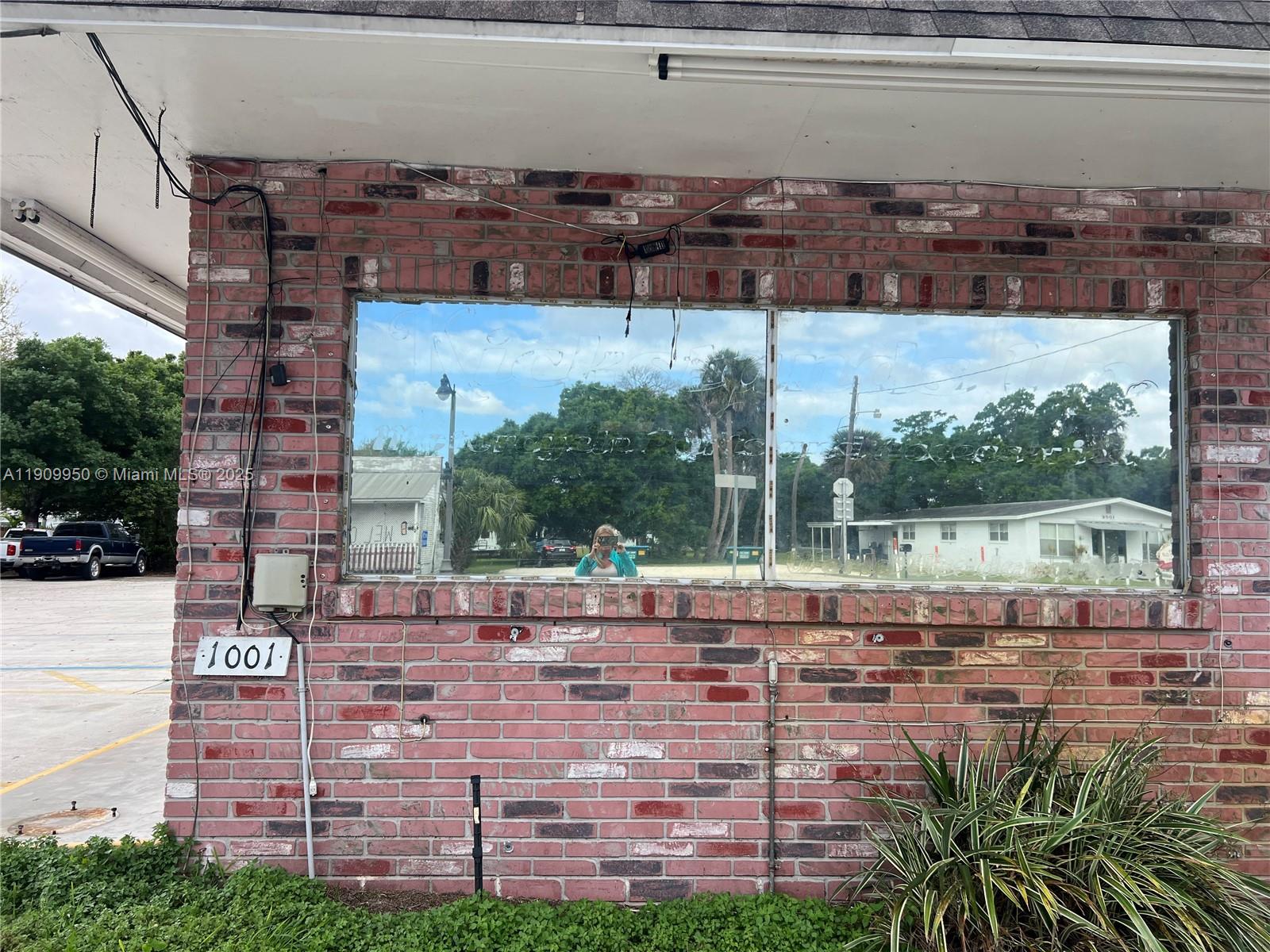 See details / sq. ft. $ 2025-11-06 0 Photo