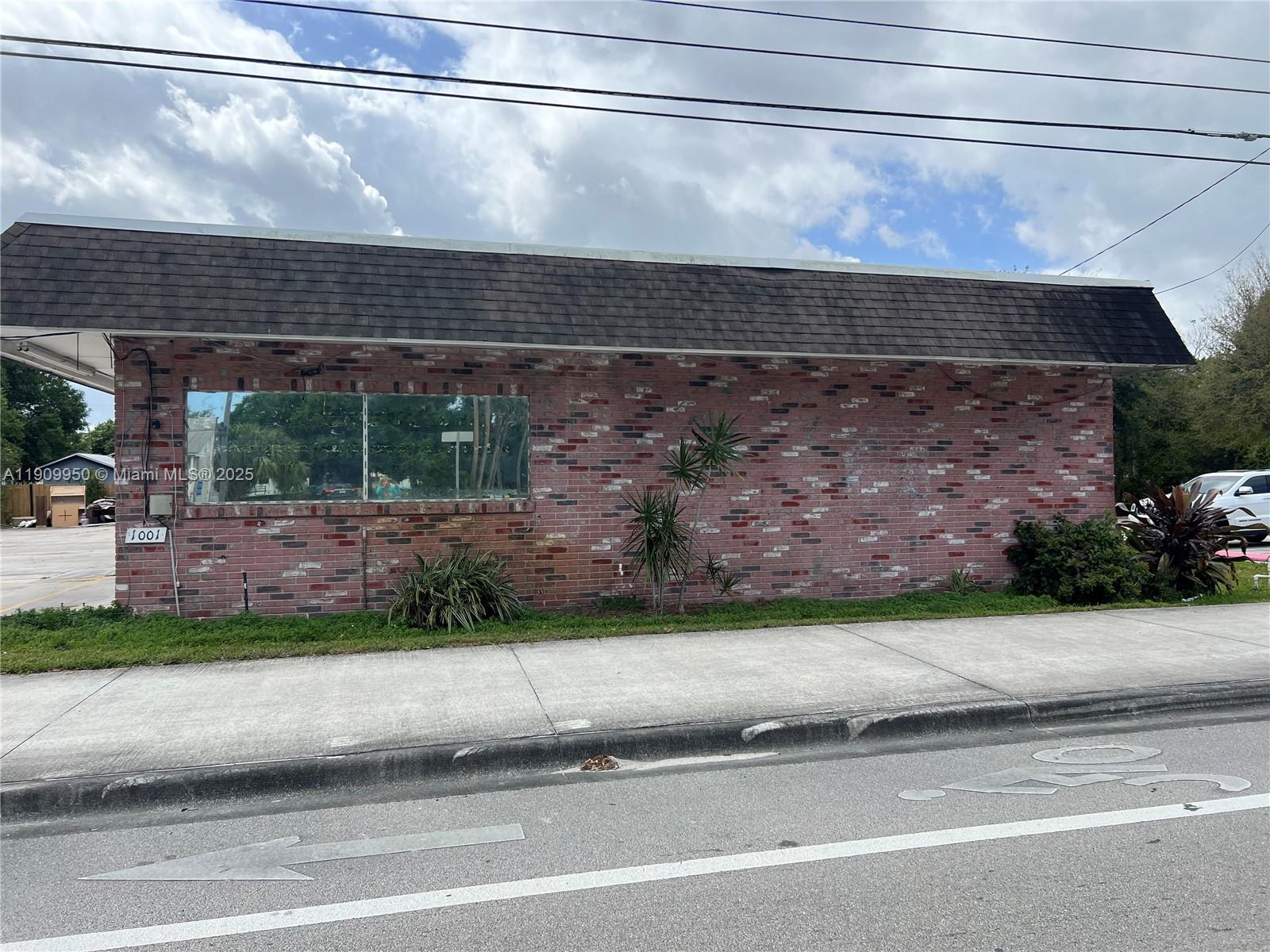 See details / sq. ft. $ 2025-11-06 0 Photo