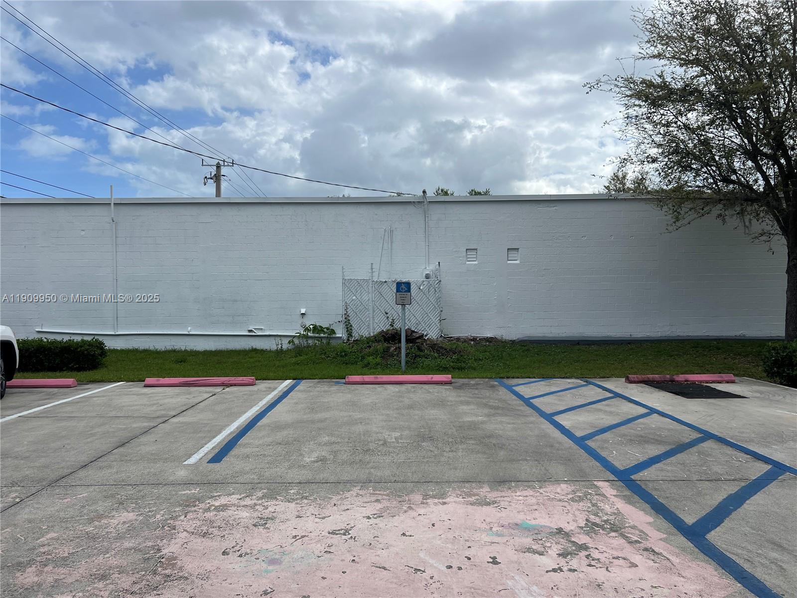 See details / sq. ft. $ 2025-11-06 0 Photo