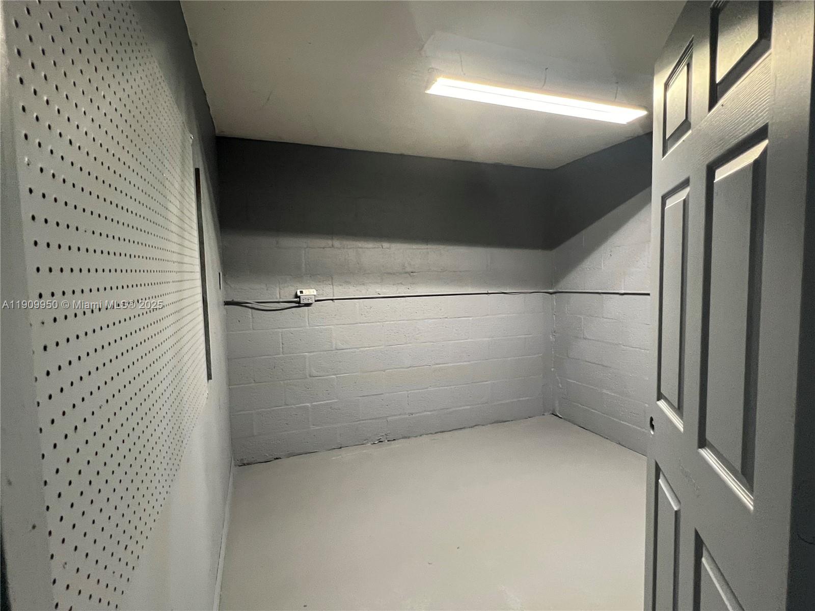 See details / sq. ft. $ 2025-11-06 0 Photo