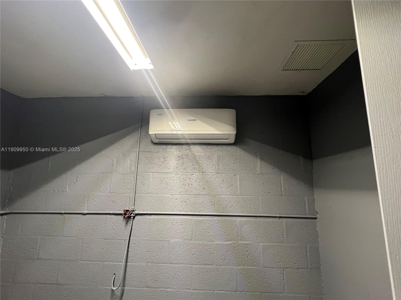 See details / sq. ft. $ 2025-11-06 0 Photo