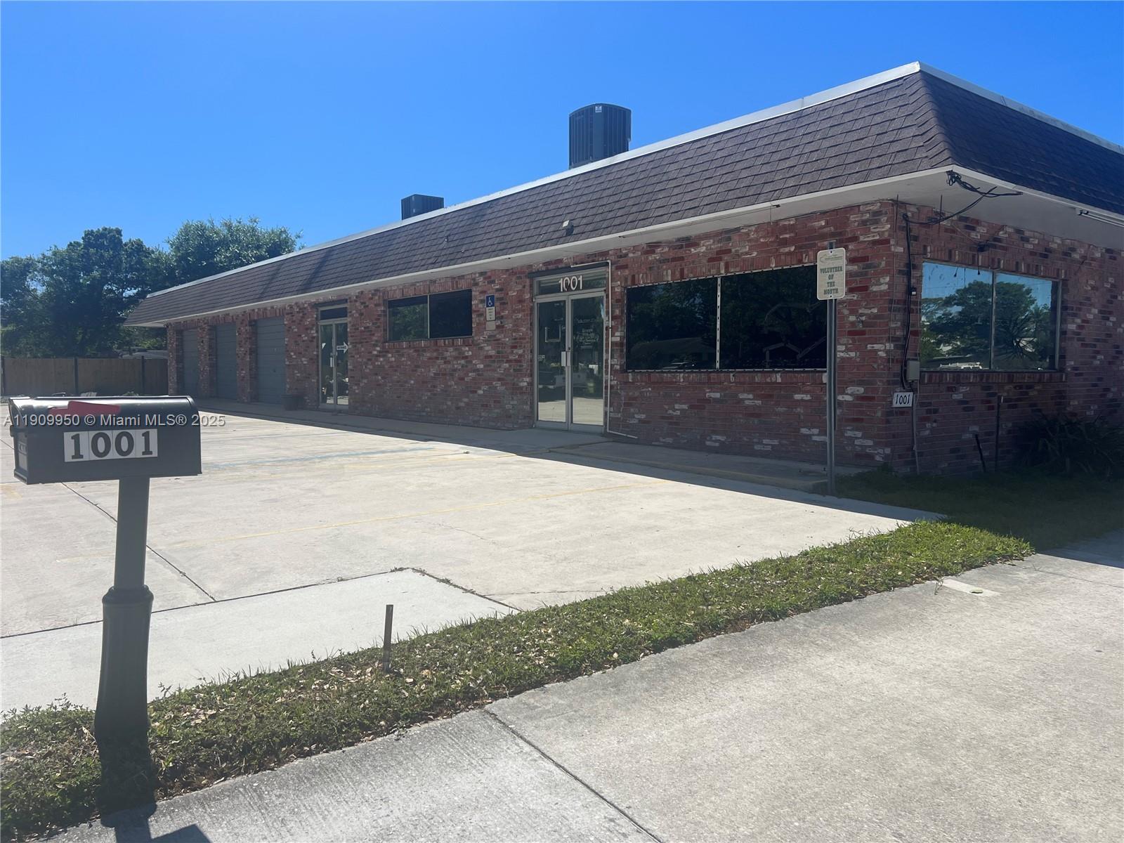 See details / sq. ft. $ 2025-11-06 0 Photo