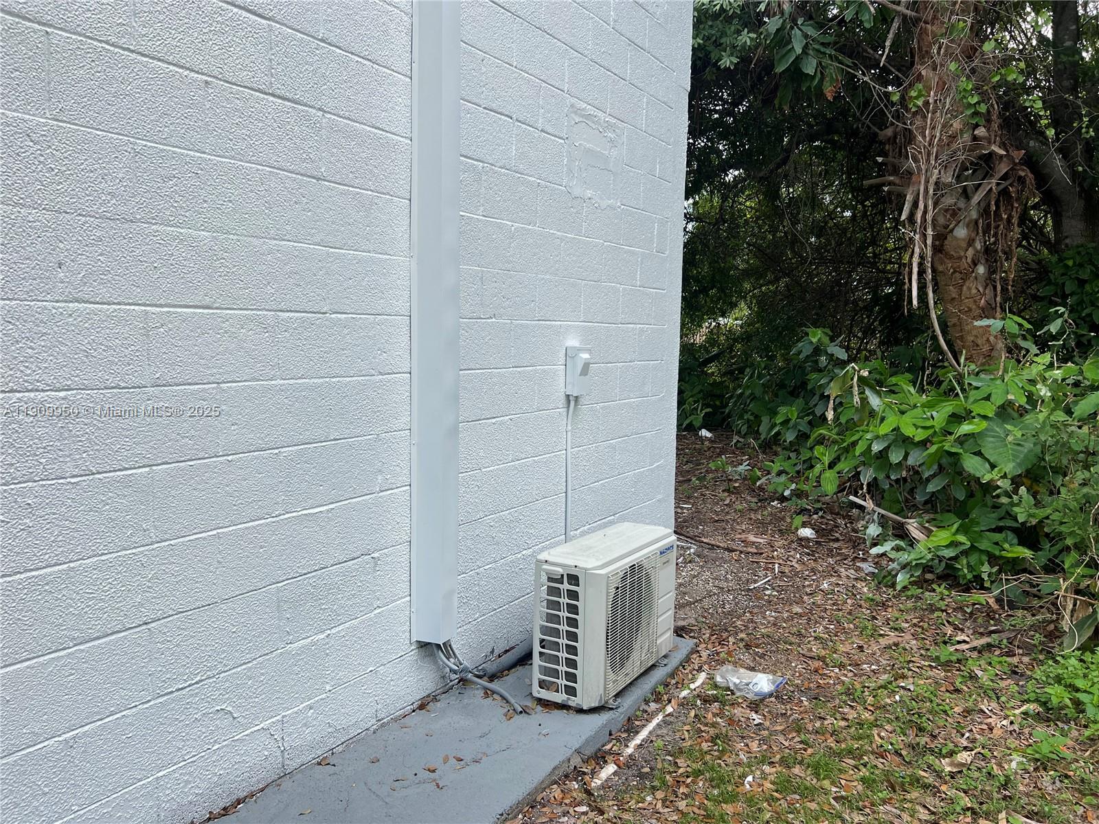 See details / sq. ft. $ 2025-11-06 0 Photo