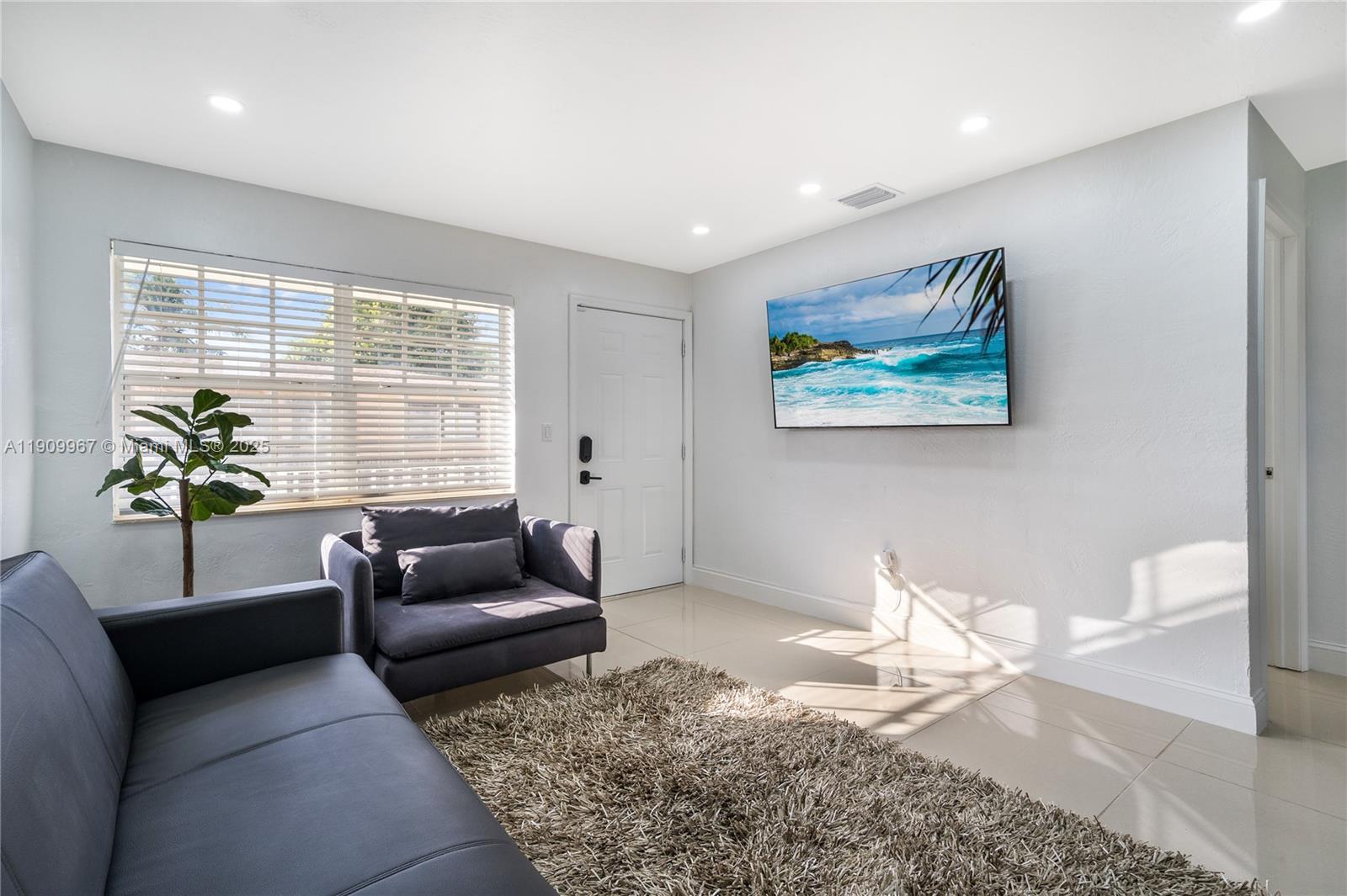   /  1350 sq. ft. $ 2025-11-07 0 Photo