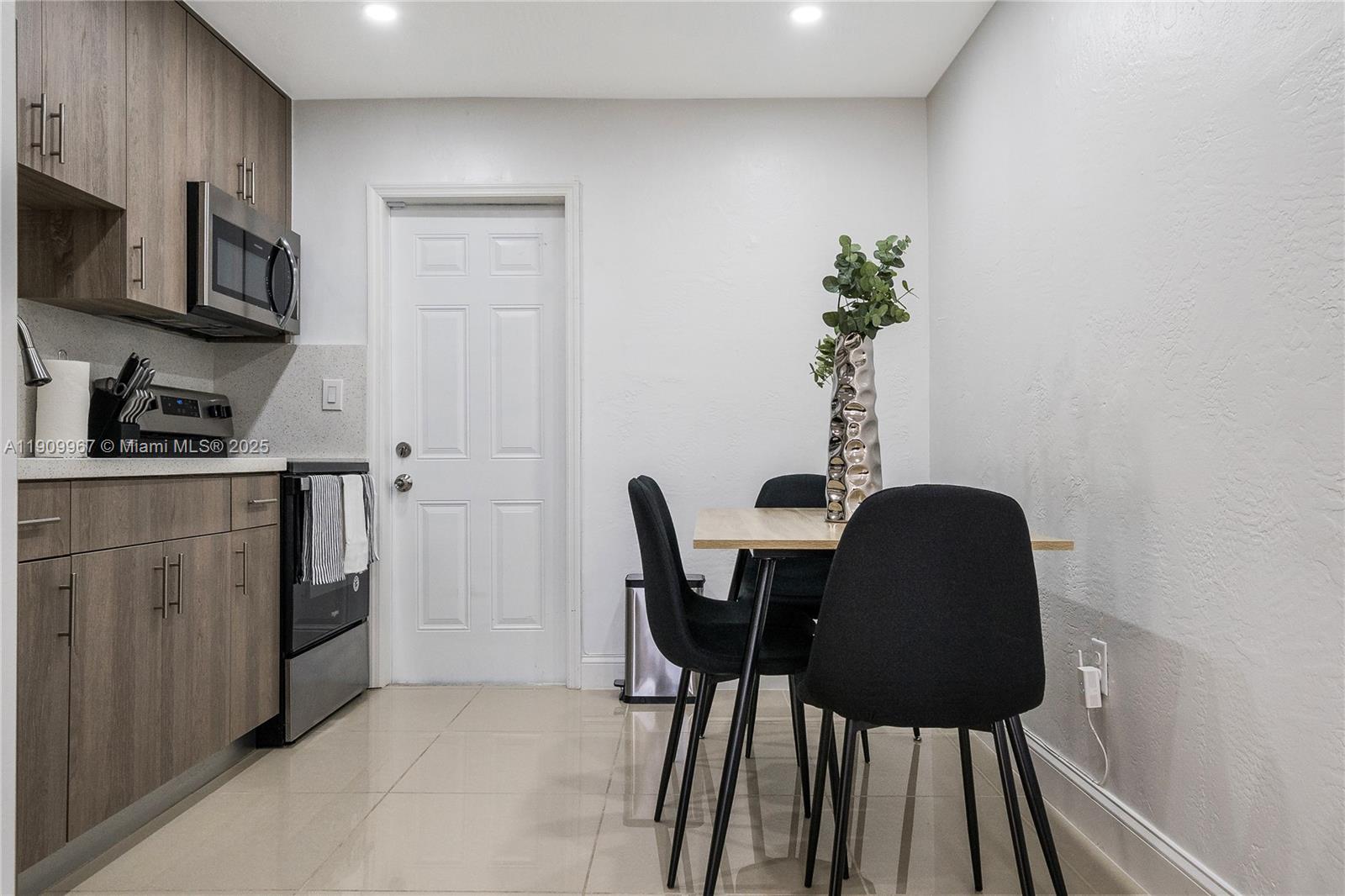   /  1350 sq. ft. $ 2025-11-07 0 Photo