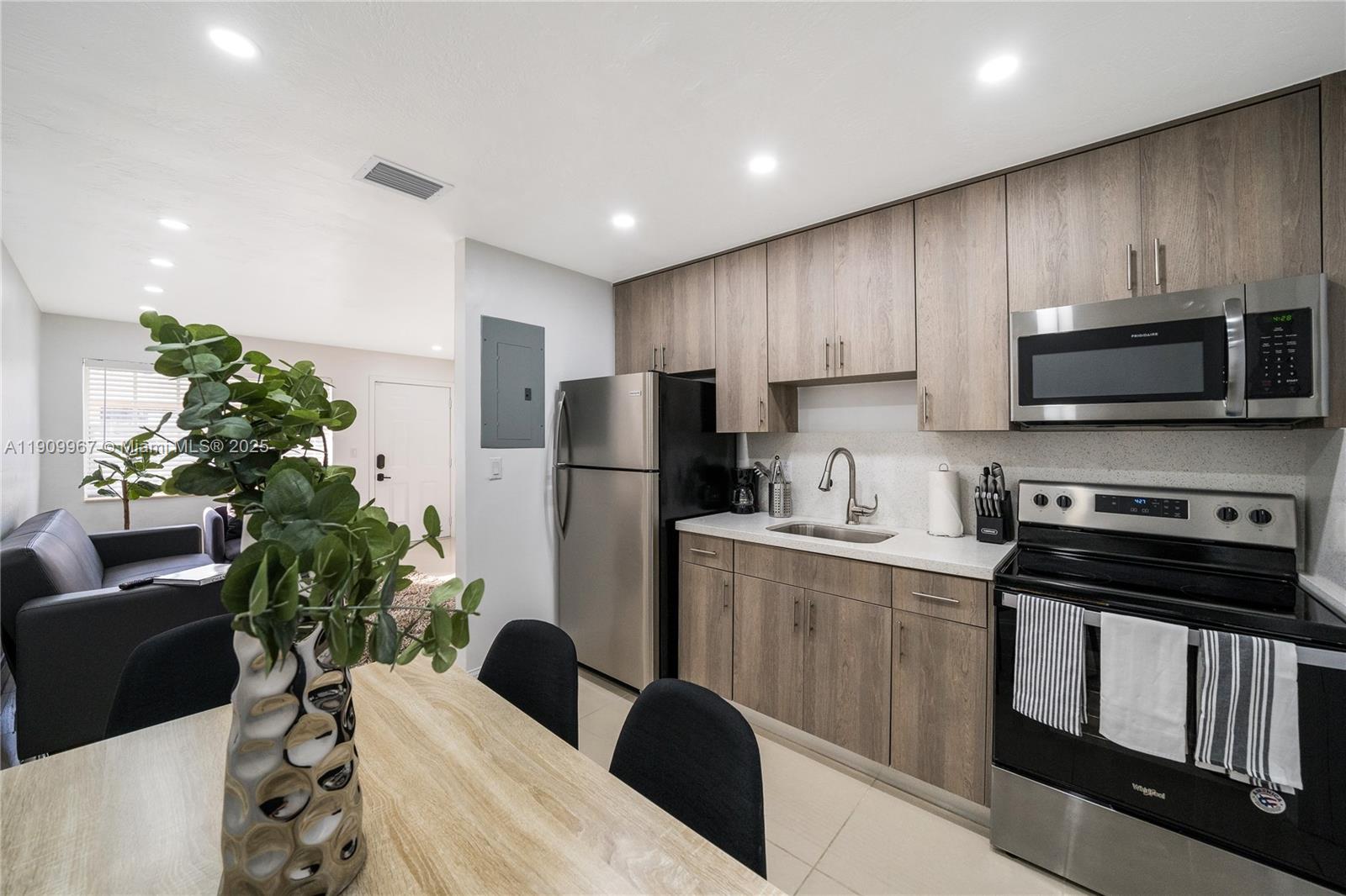   /  1350 sq. ft. $ 2025-11-07 0 Photo