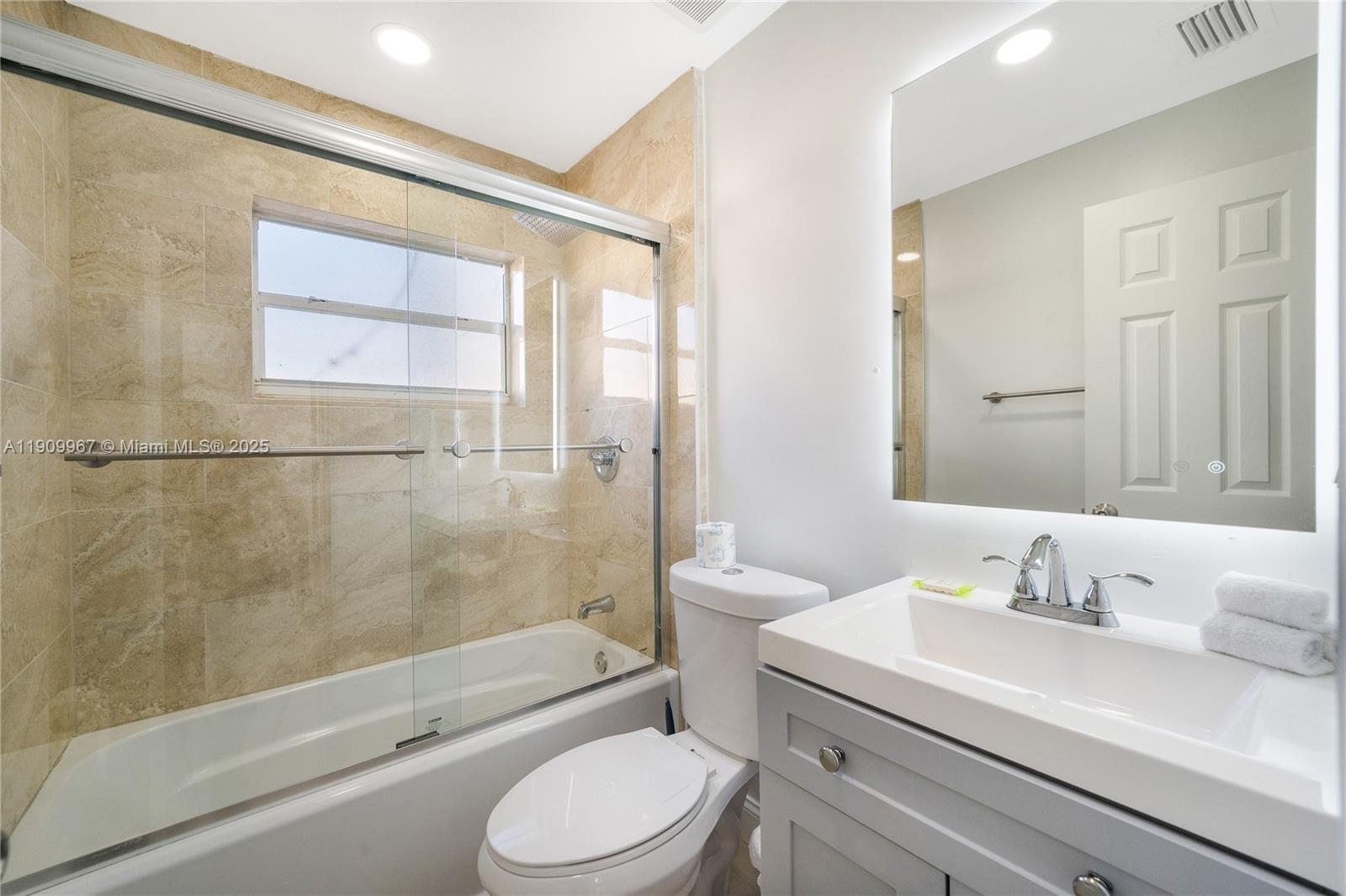   /  1350 sq. ft. $ 2025-11-07 0 Photo