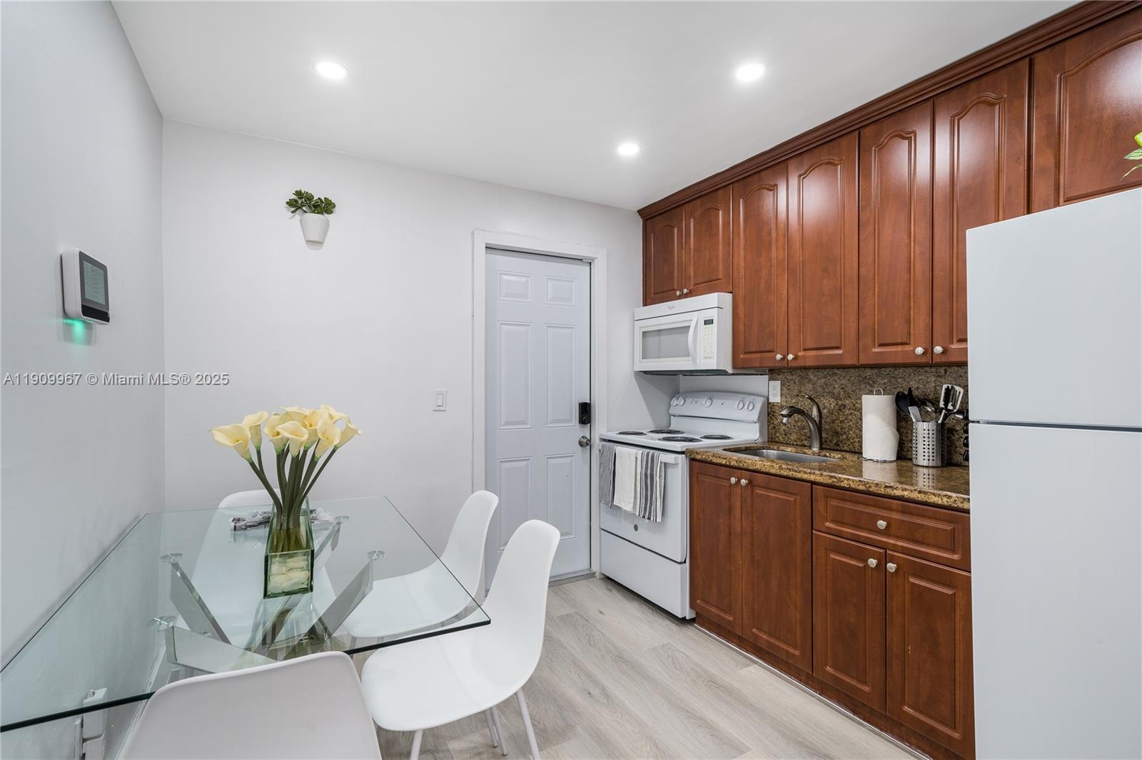   /  1350 sq. ft. $ 2025-11-07 0 Photo