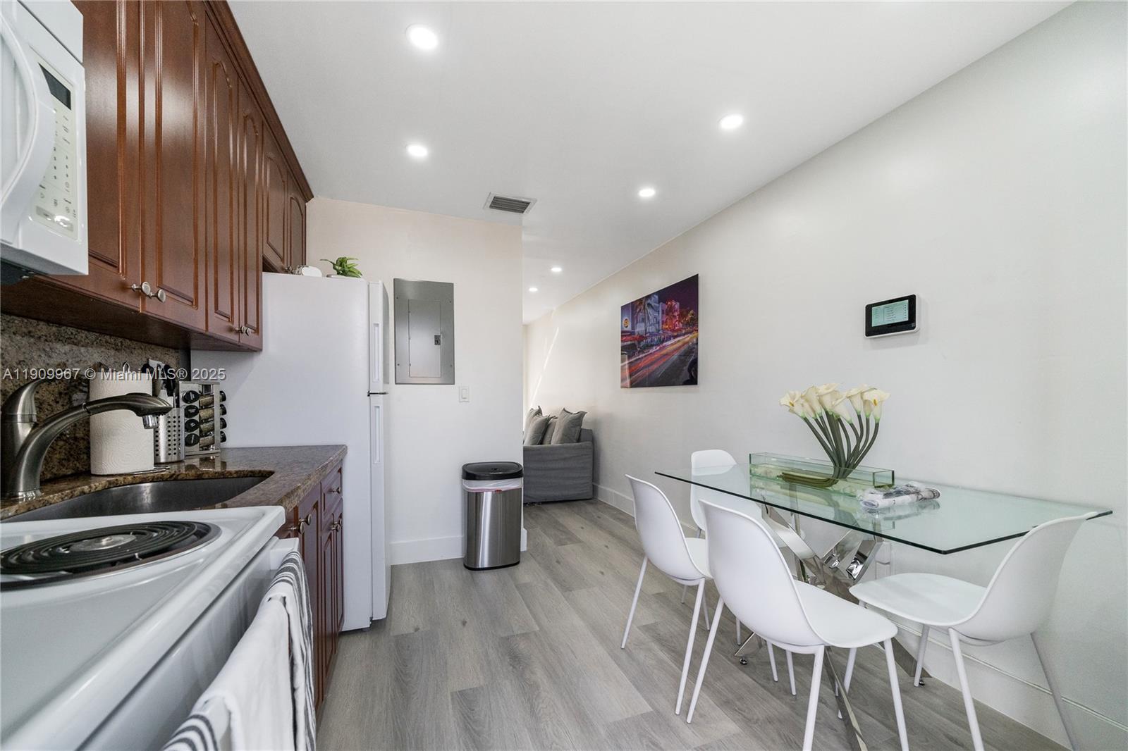   /  1350 sq. ft. $ 2025-11-07 0 Photo