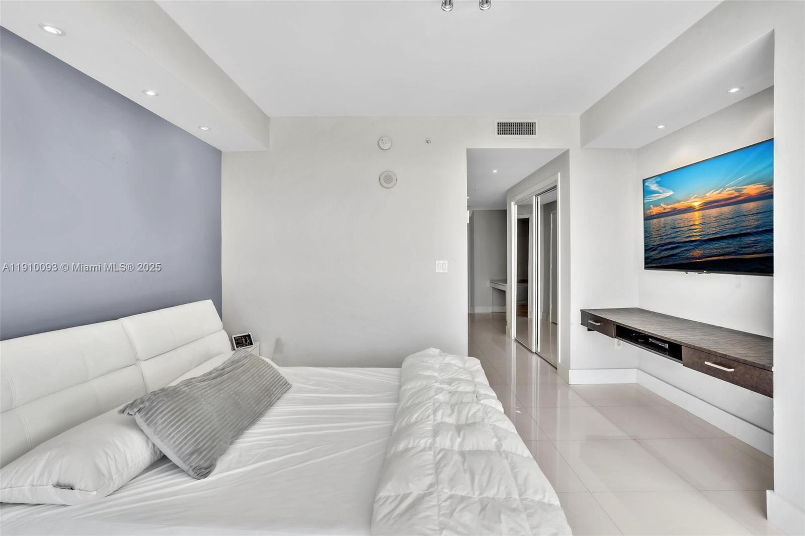 1502 2 / 3 1499 sq. ft. $ 2025-11-07 0 Photo