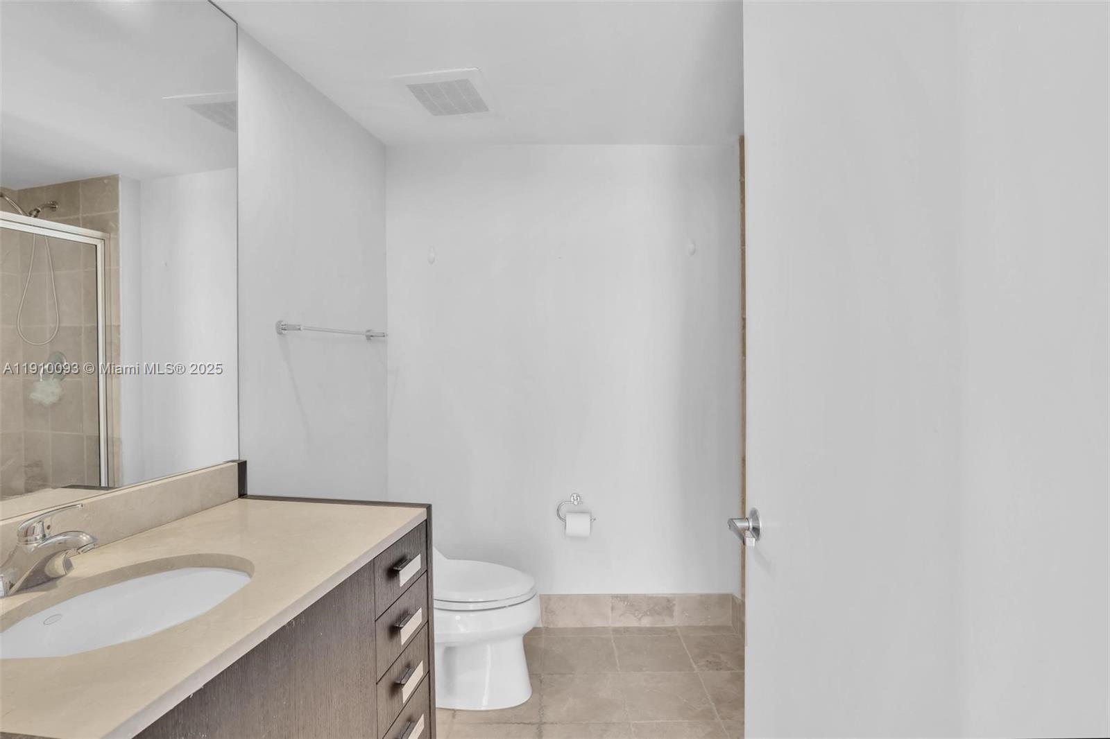 1502 2 / 3 1499 sq. ft. $ 2025-11-07 0 Photo