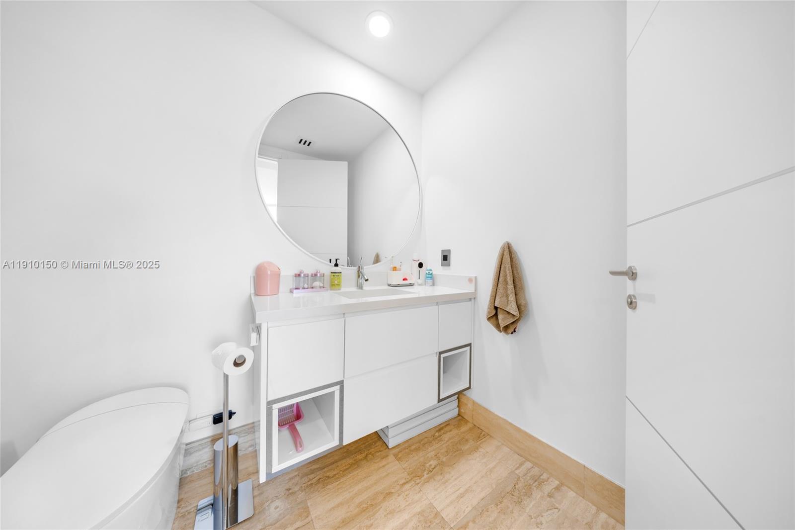 See details 707 2 / 3 2106 sq. ft. $ 2025-11-07 0 Photo