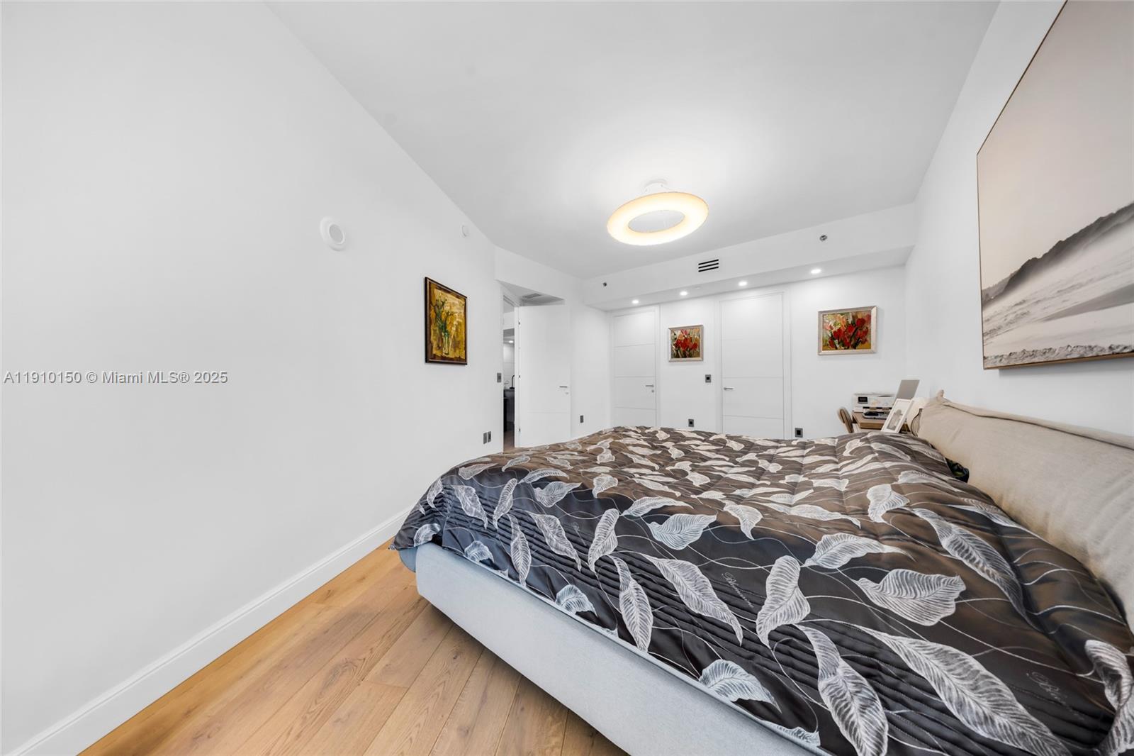 See details 707 2 / 3 2106 sq. ft. $ 2025-11-07 0 Photo